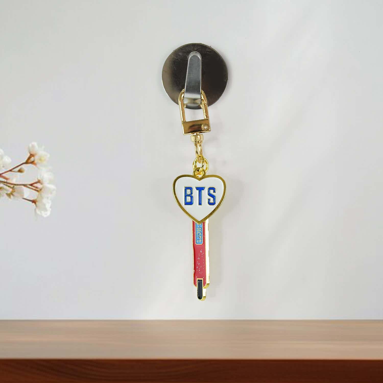 Snap chic style acrylic and metal keychain