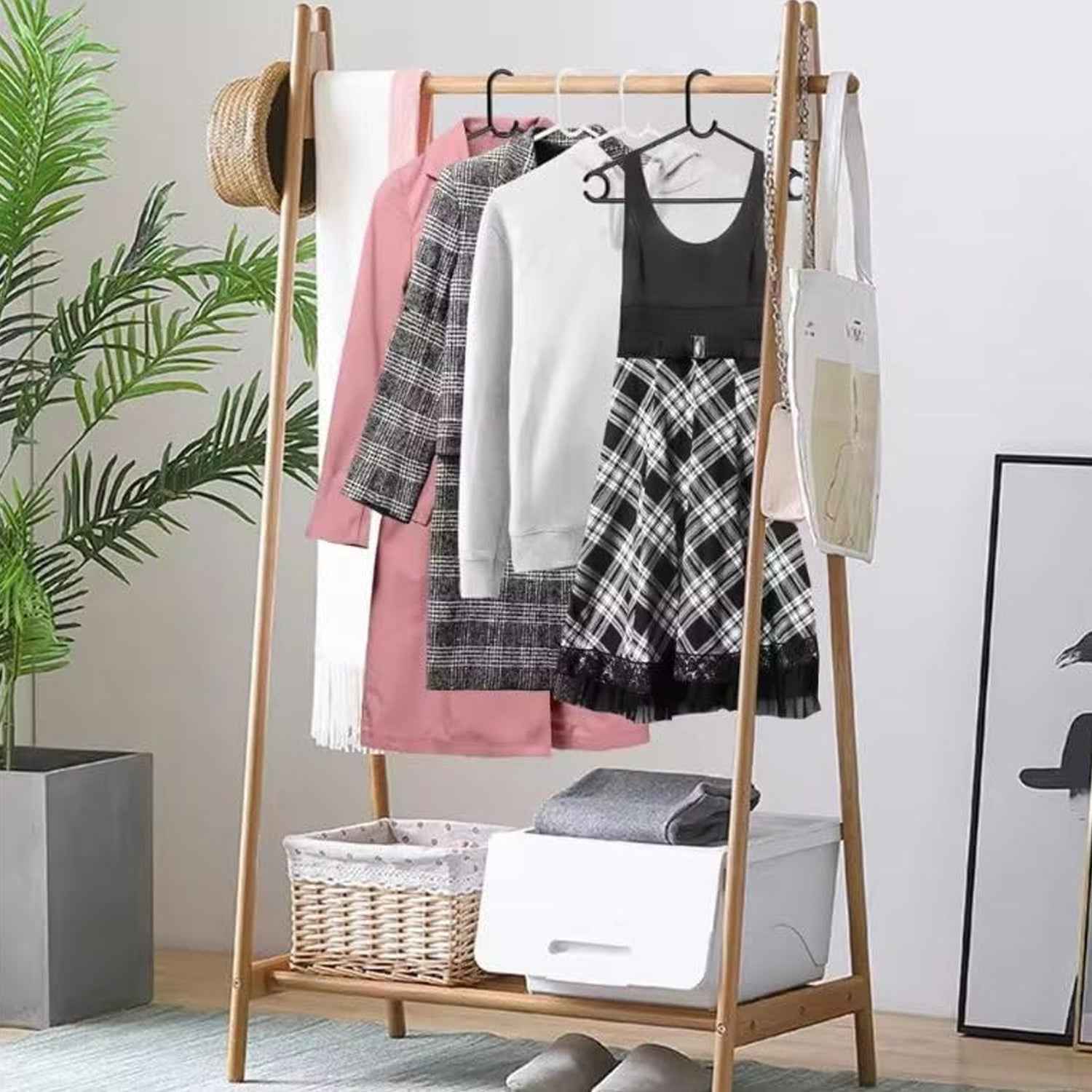 Plastic Clothes Hangers – Durable & Space-Saving Set of 6