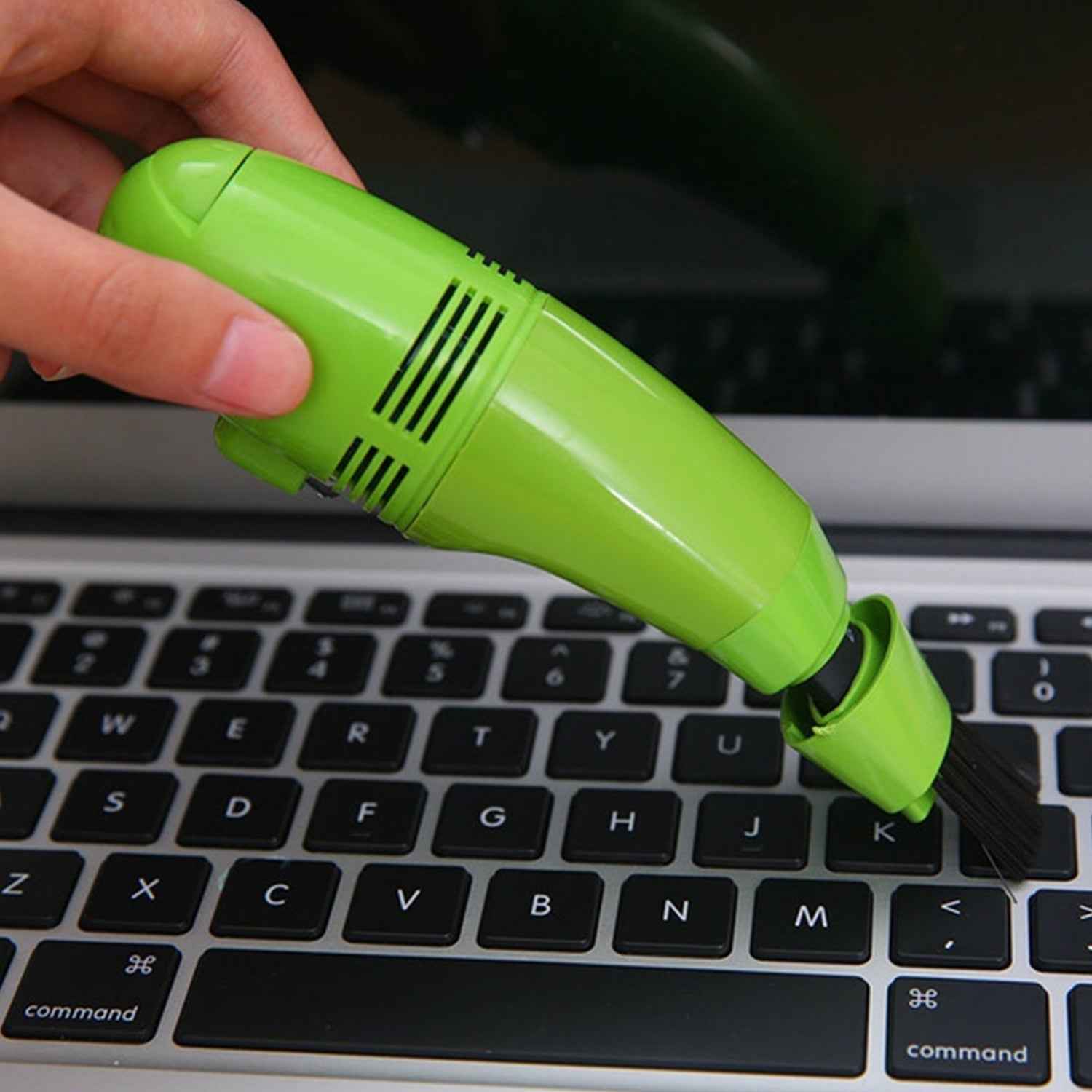 Compact USB mini vacuum cleaner for precise cleaning of keyboards and car interiors.
