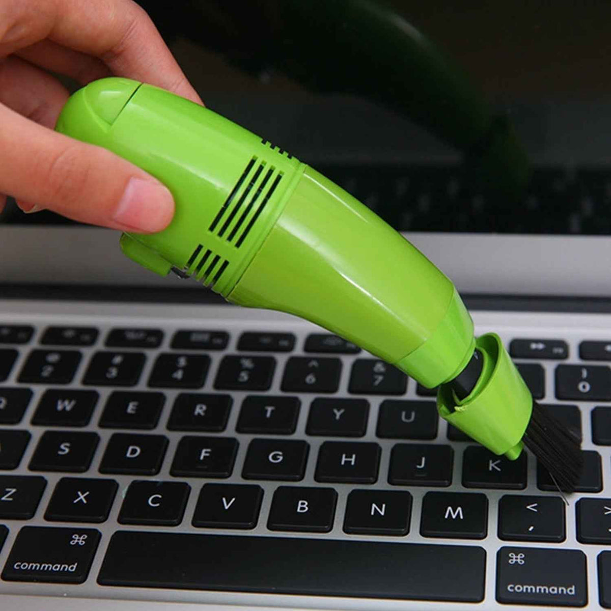 Compact USB mini vacuum cleaner for precise cleaning of keyboards and car interiors.