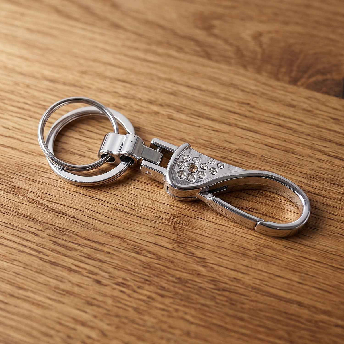 Heavy Duty Metal Key Holder Ð Durable with Swivel Hook for Everyday Use