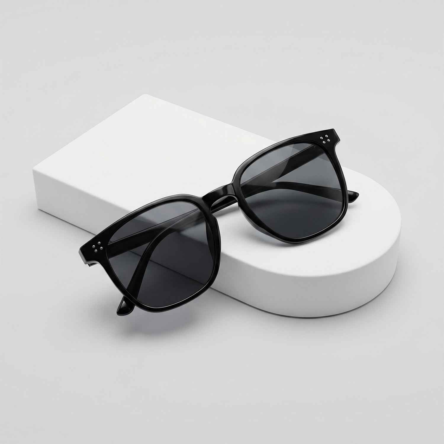 UV Protection Sunglasses Ð Classic Black Frame for Men & Women