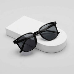 UV Protection Sunglasses Ð Classic Black Frame for Men & Women