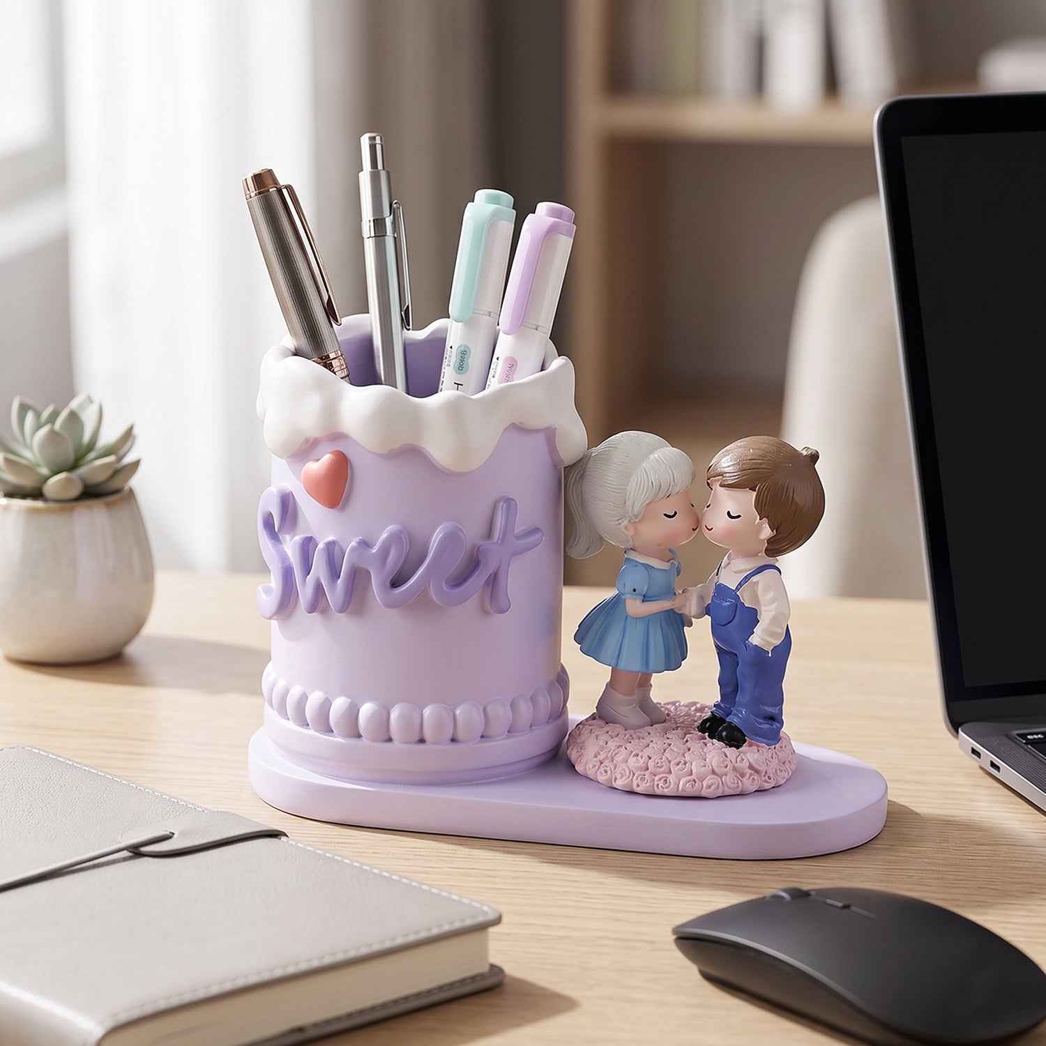 Cute Couple Pen Holder Ð Adorable Resin Desk Organizer & Showpiece