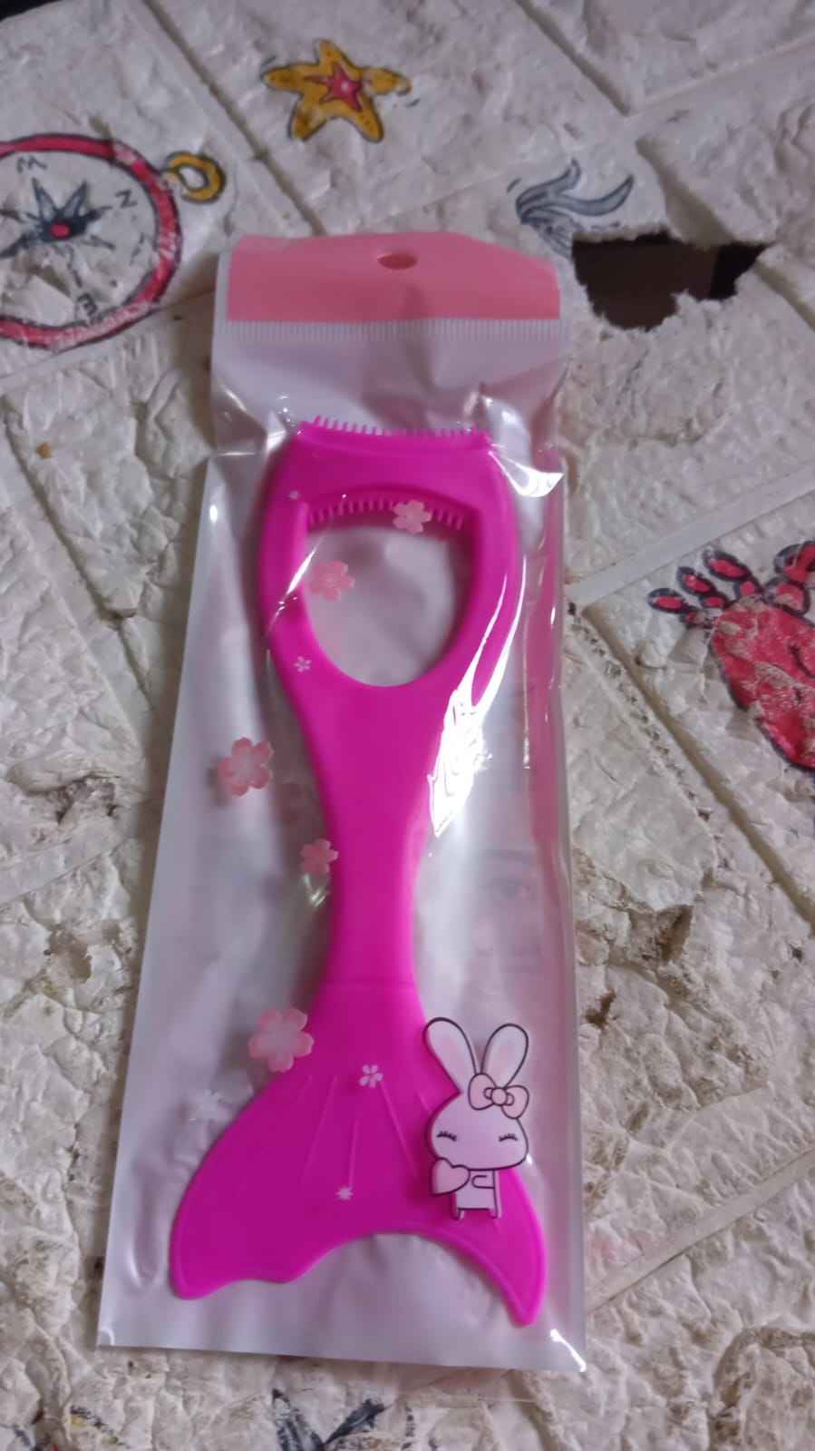 Silicone Eyeliner Tool – Curved for Easy Application | BeautyBare