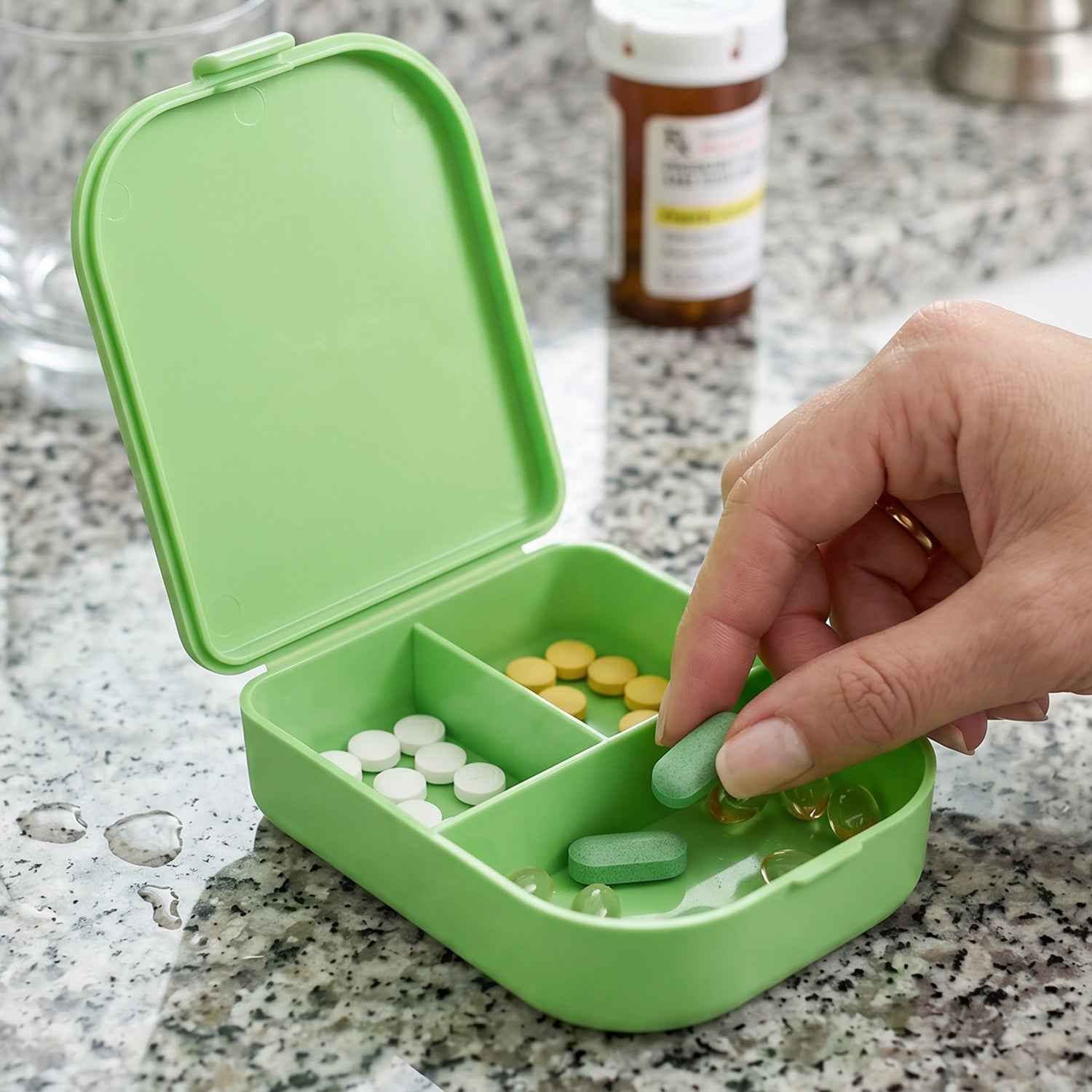 Pill Organizer Box Ð 3 Compartments for Easy Medication Management
