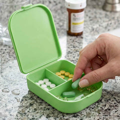 Pill Organizer Box Ð 3 Compartments for Easy Medication Management