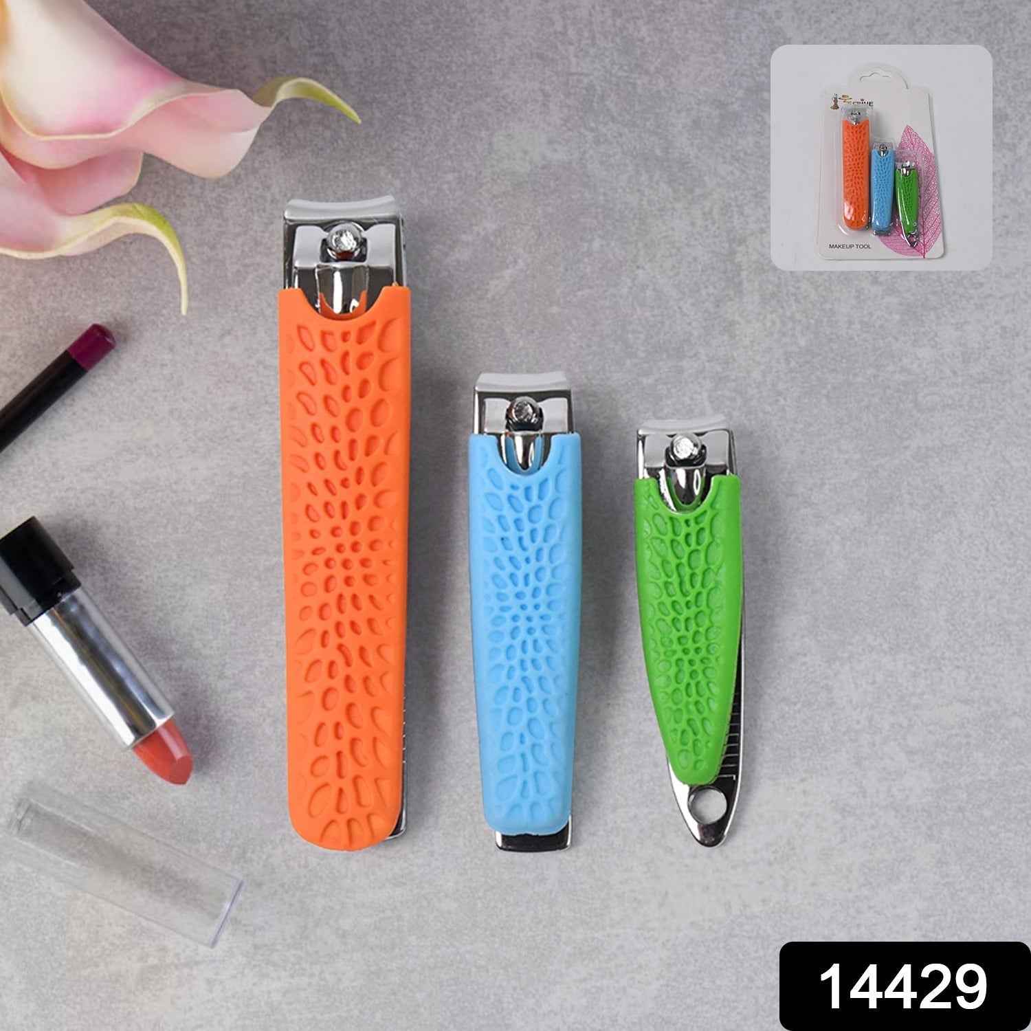 Nail clipper set showing big and small sizes for fingernails and toenails