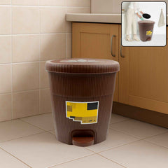 Mini Pedal Dustbin – 8L Compact & Hygienic Waste Bin | VoltDesk
