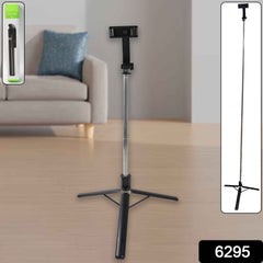 Selfie stick extended to 160 cm with detachable Bluetooth remote for mobile photography