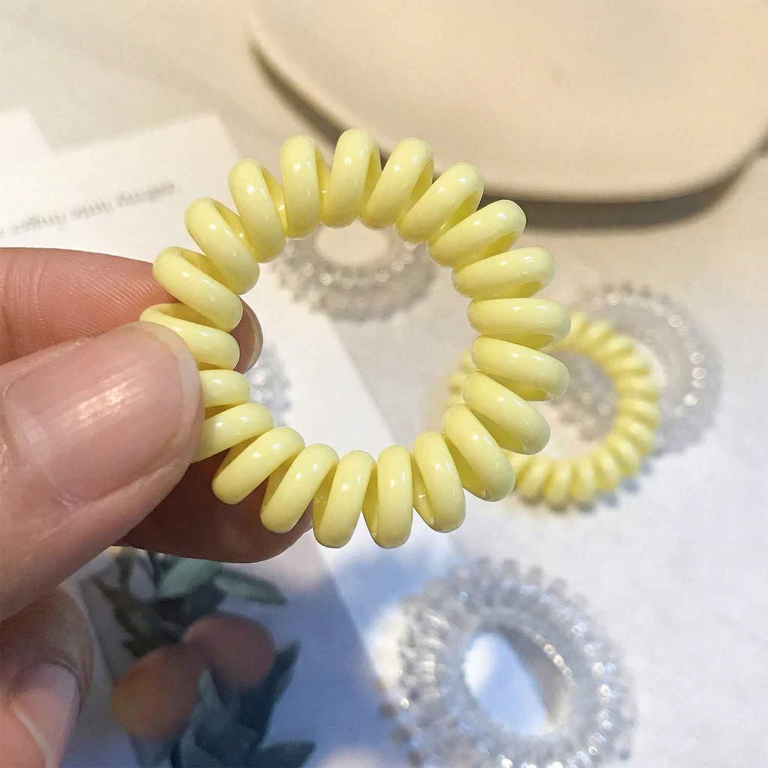 Spiral Coil Hair Band – Strong No-Crease Styling Accessory