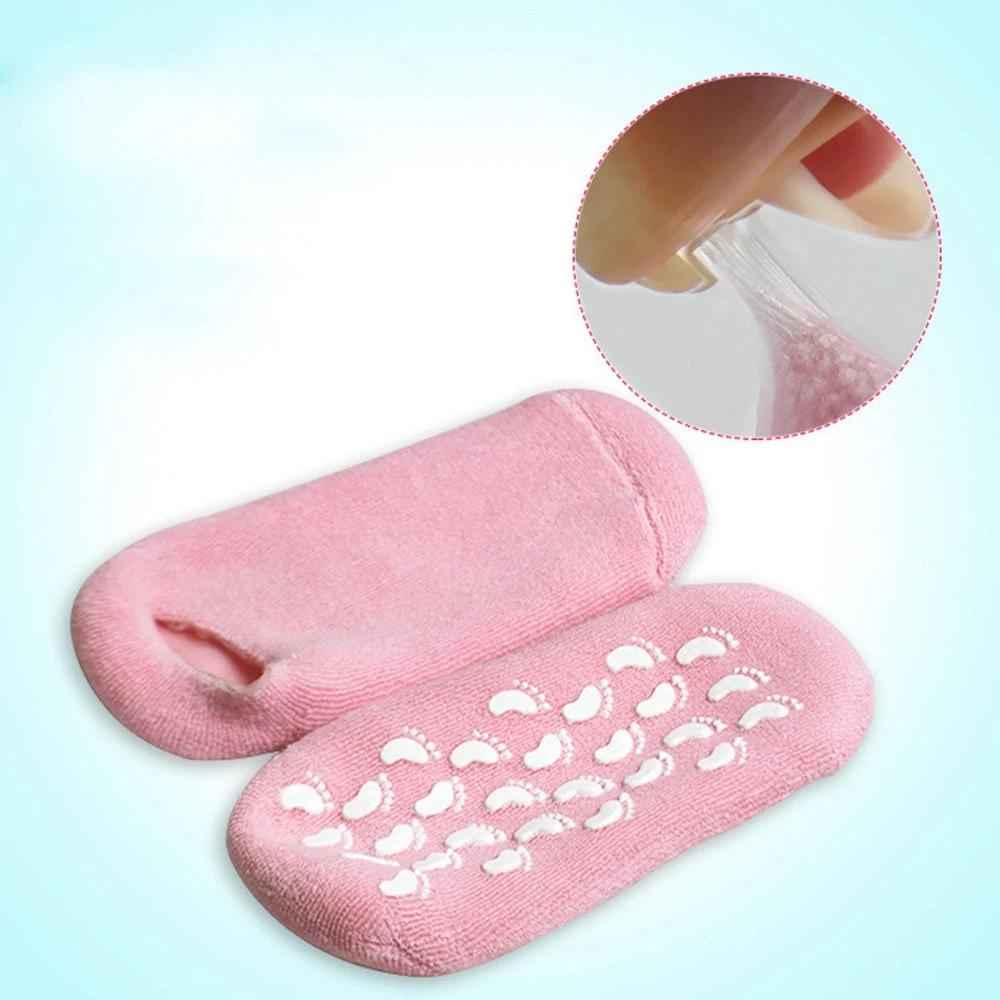 Moisturizing silicone foot socks providing deep hydration