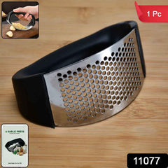 Garlic Press Crusher – Ergonomic Curved Design for Easy Mincing
