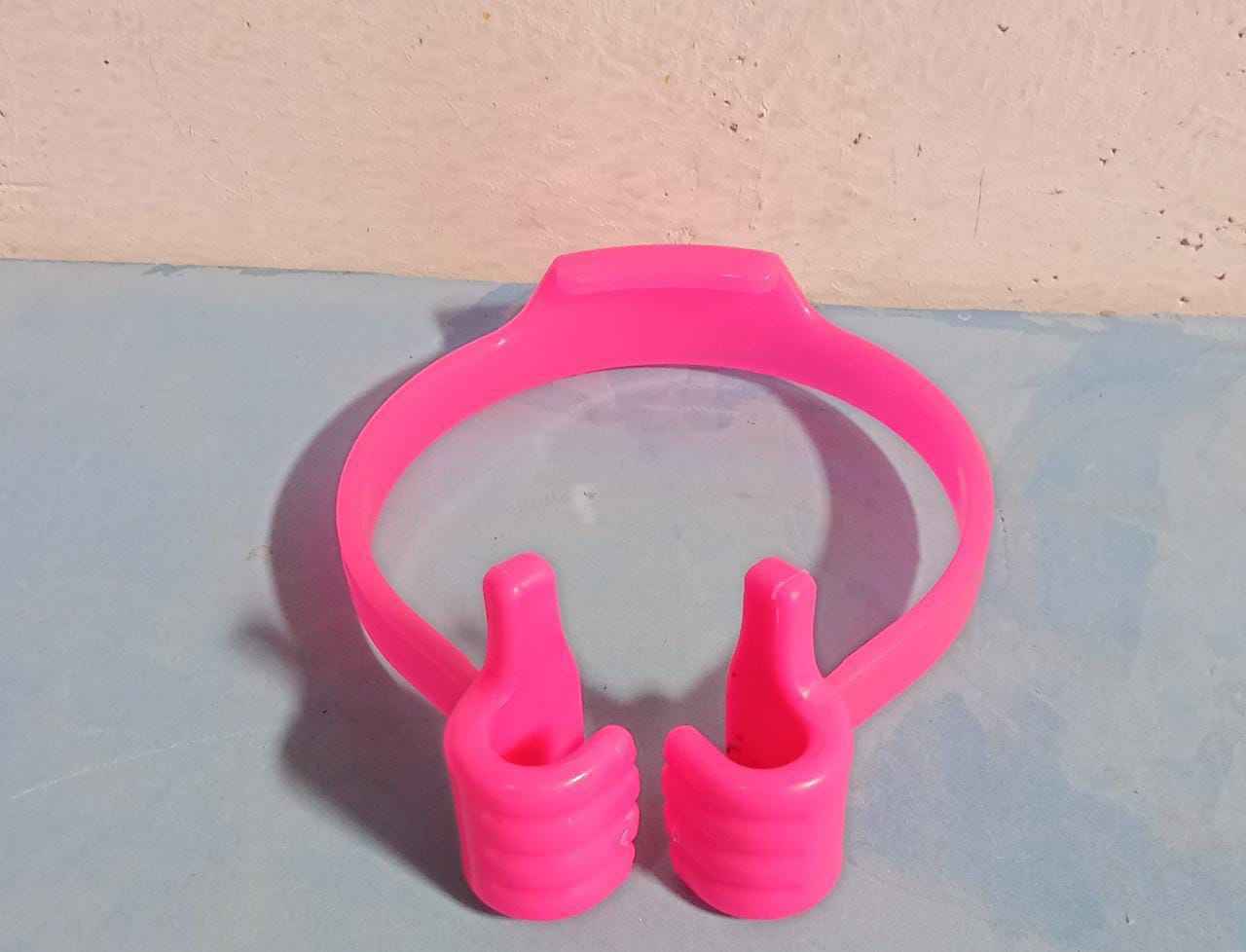 Hand Shape Phone Holder – Universal Mobile Stand | WipeTech