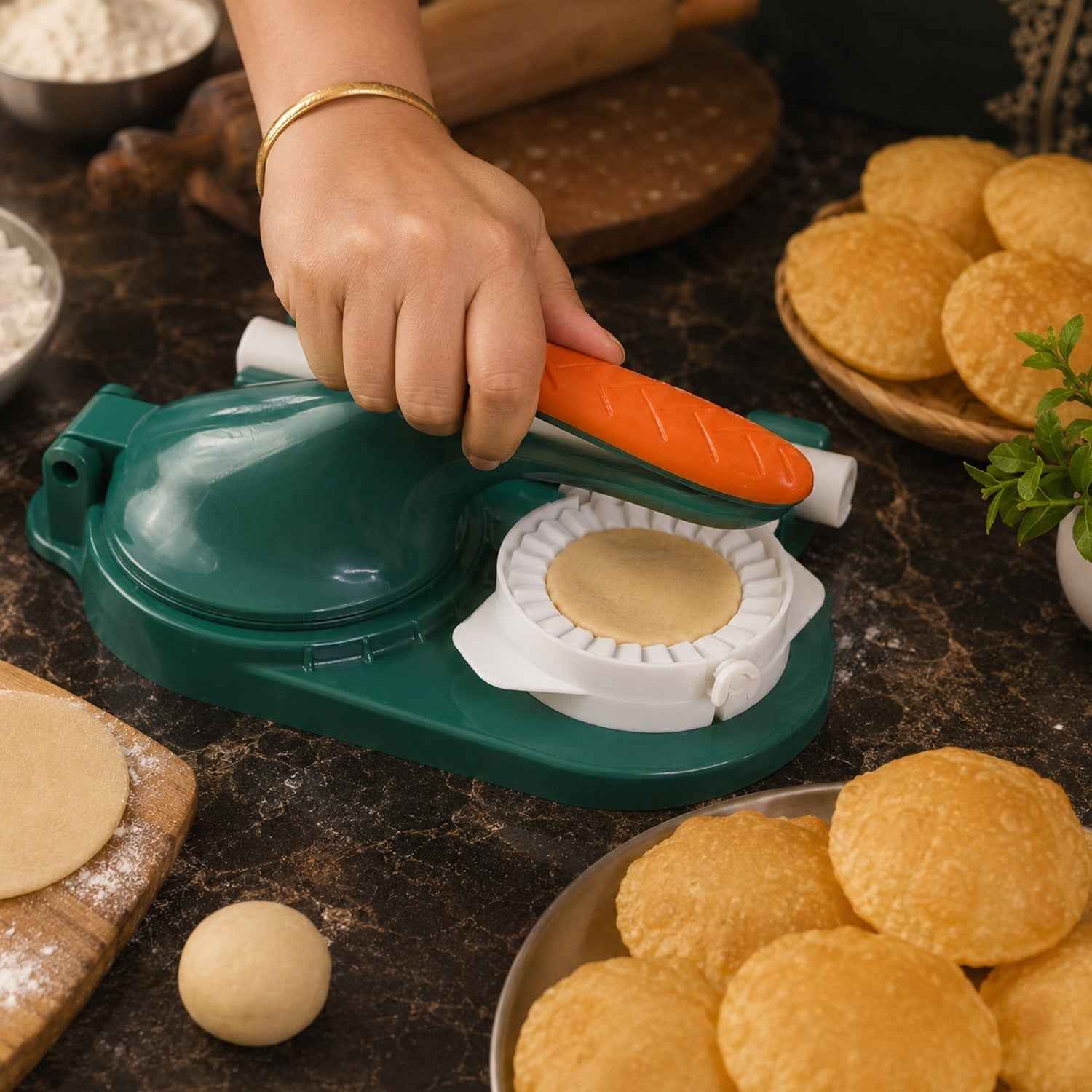 Mini Puri & Dumpling Press Ð Compact 22cm Dough Shaping Tool