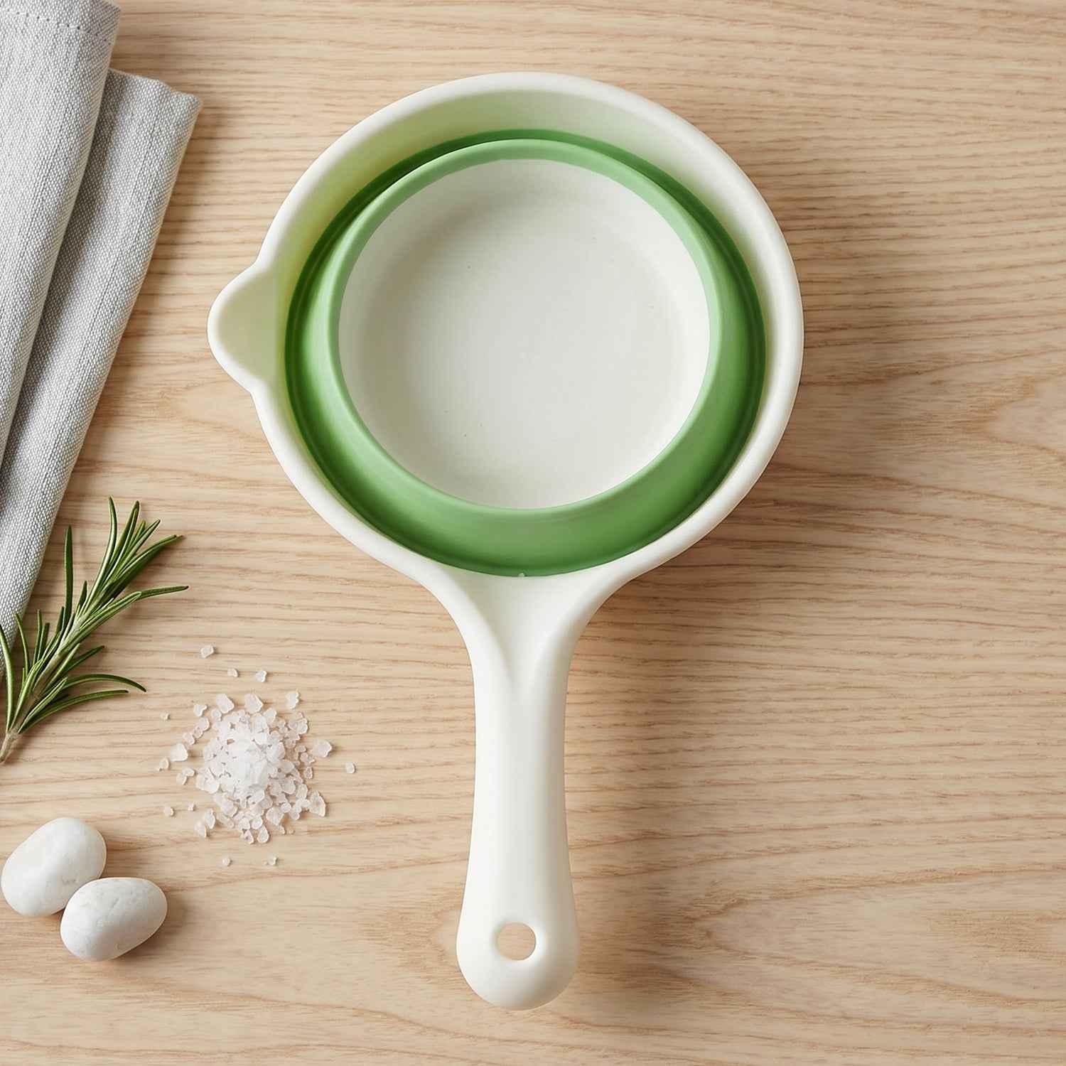 Foldable Water Dipper Ð Space-Saving, Easy Pouring & Versatile