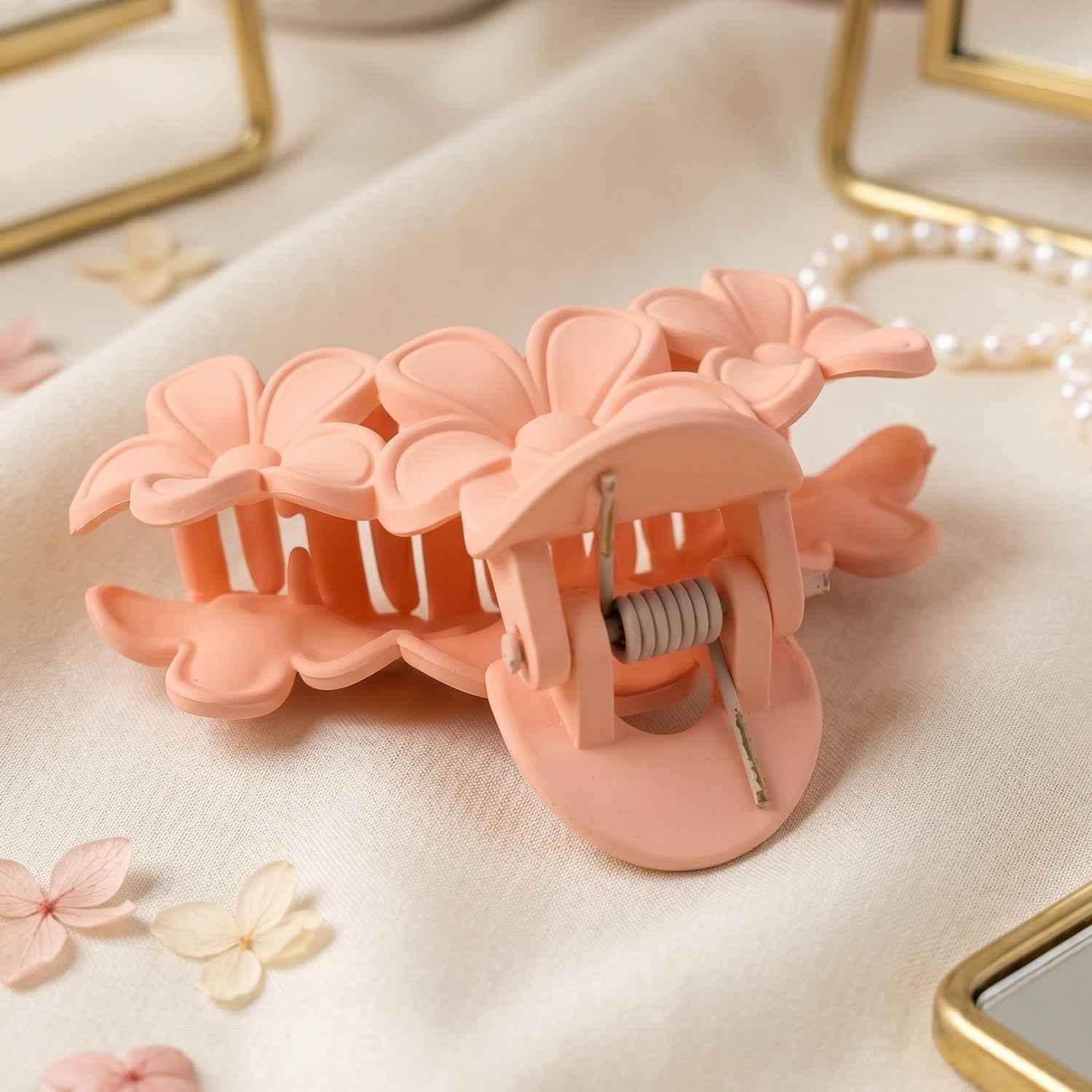 Large Plastic Hair Clip Ð Elegant Flower Design for Women