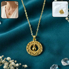 Golden Necklace with Intricate Round Pendant – Elegant Jewelry
