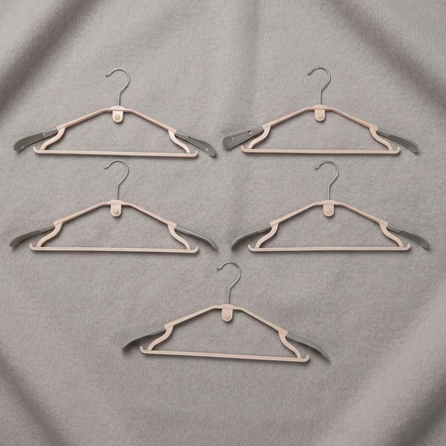 Plastic Clothes Hangers Set Ð Space-Saving & Non-Slip Design