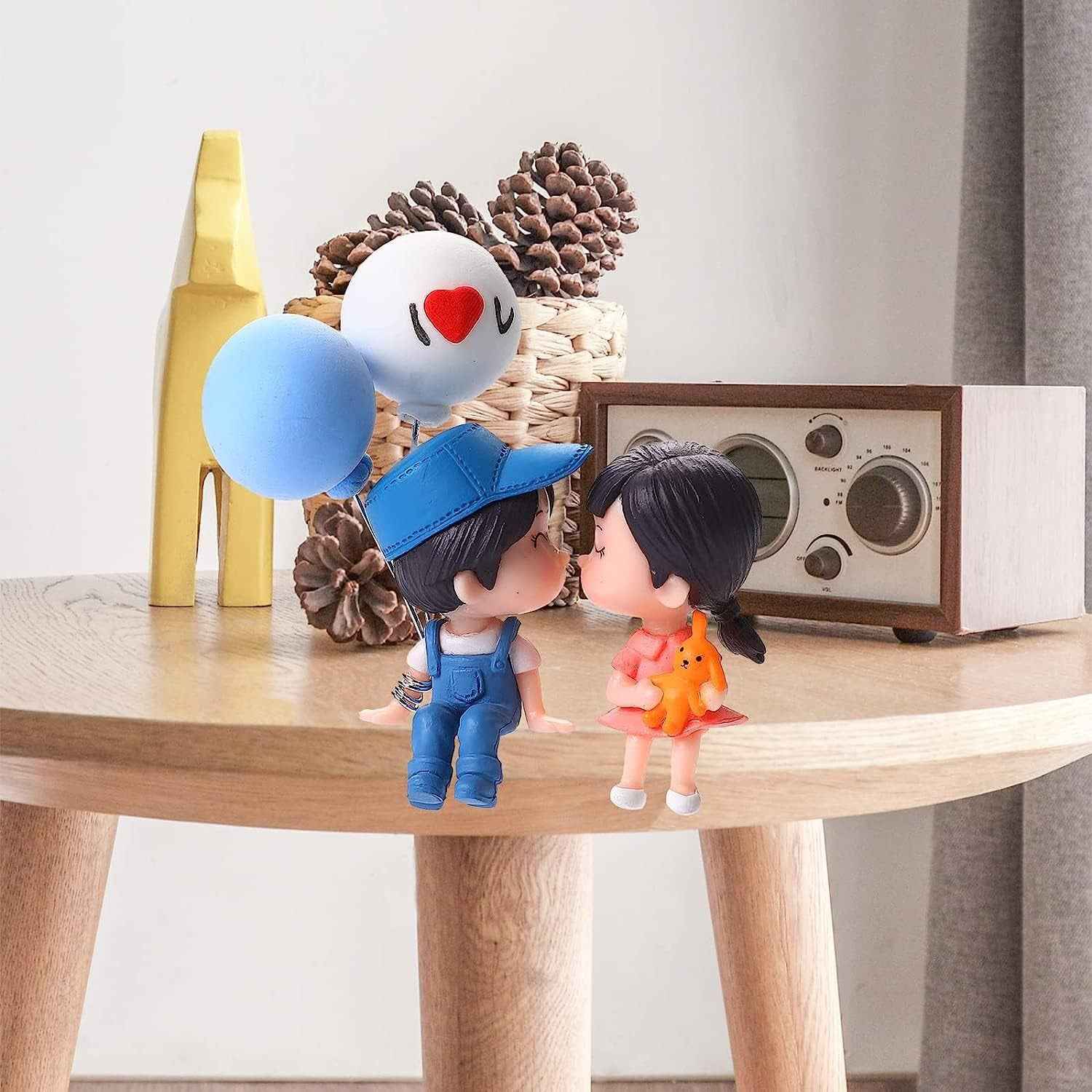 Cute Couple Car Dashboard Figurine – Romantic Mini Showpiece for Car & Home