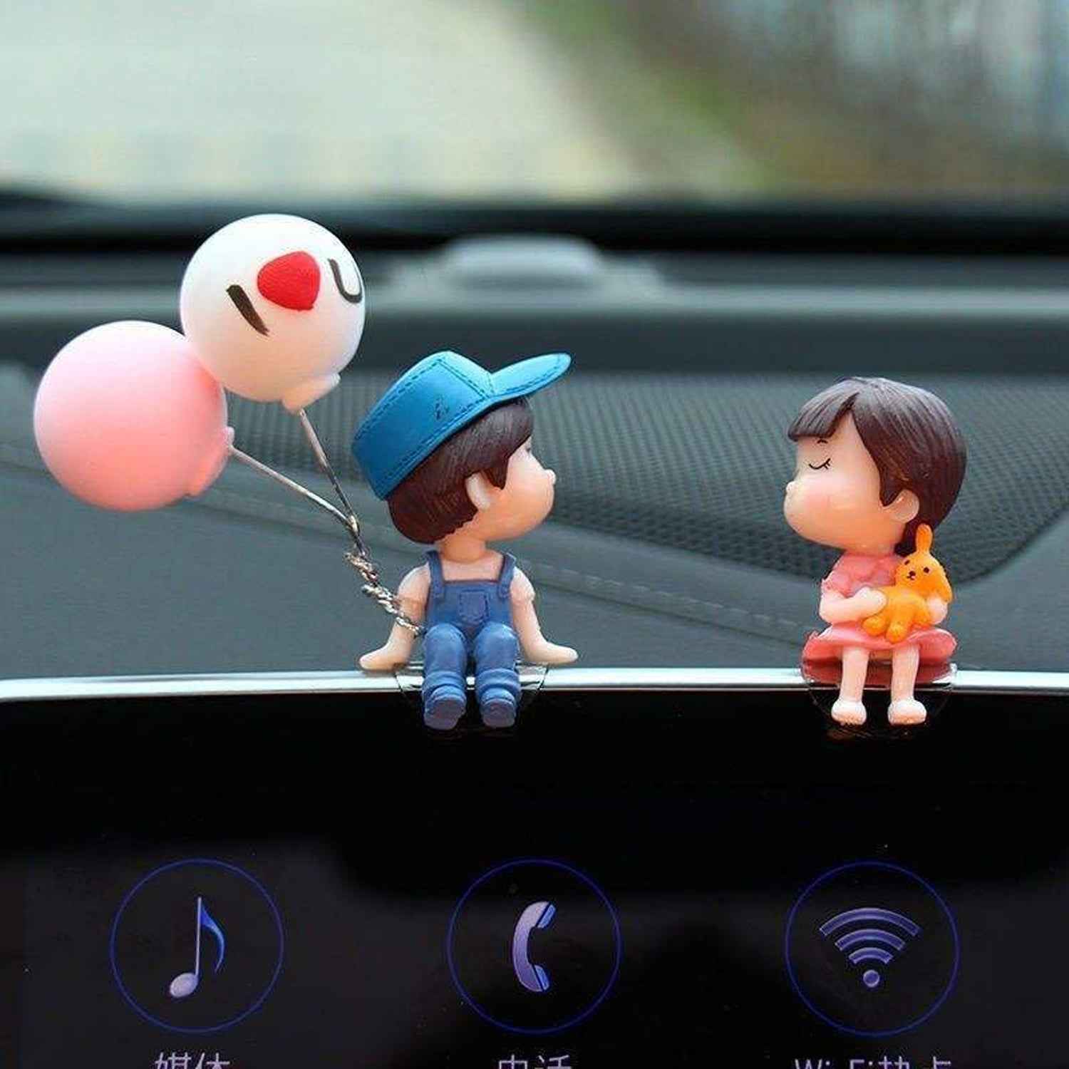Cute Couple Car Dashboard Figurine – Romantic Mini Showpiece for Car & Home