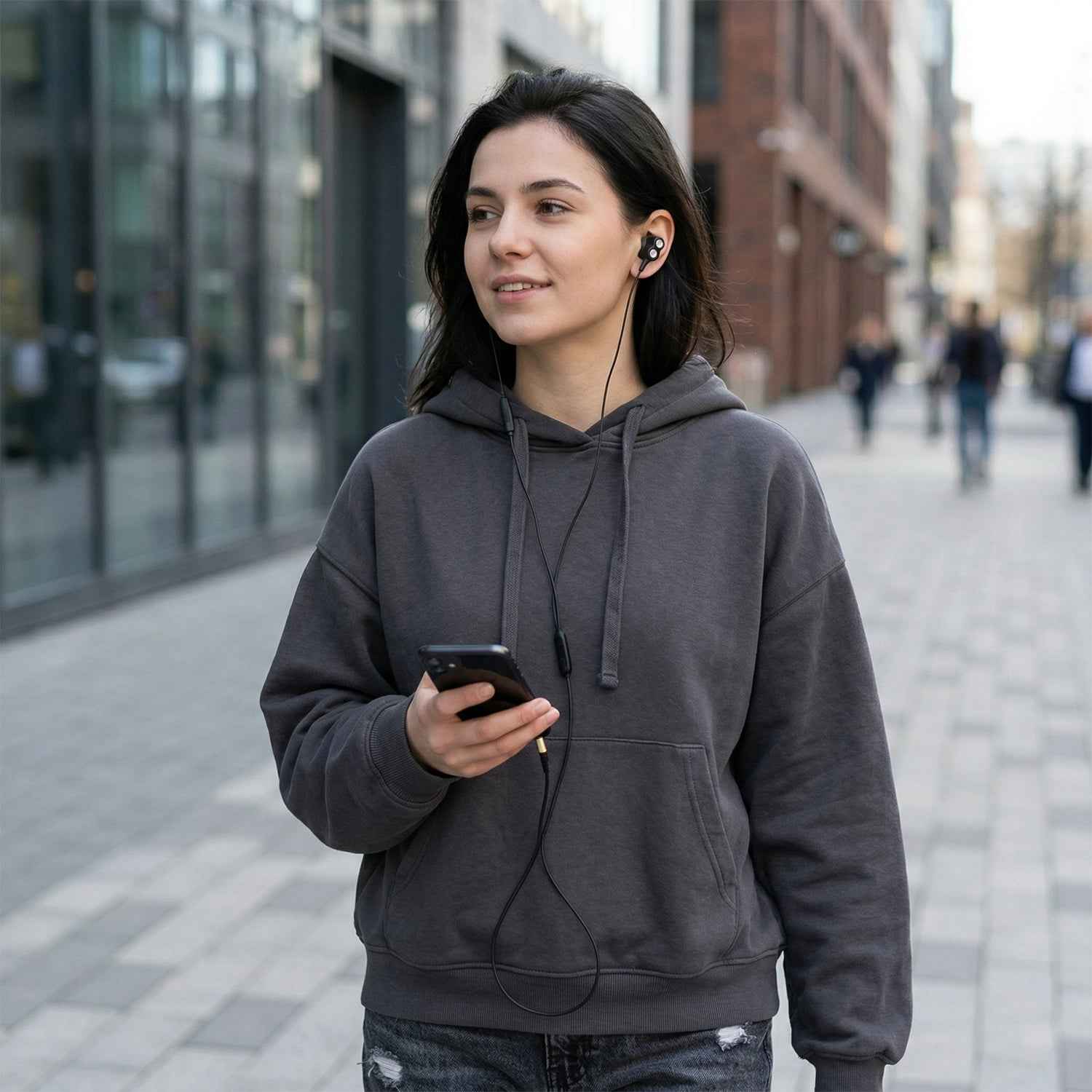 High Bass Earphones – Clear Sound with Built-in Mic & Comfort