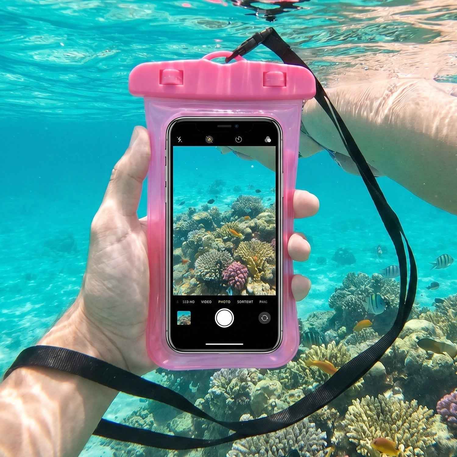 Waterproof Mobile Pouch Cover Ð Keeps Phones Safe & Dry