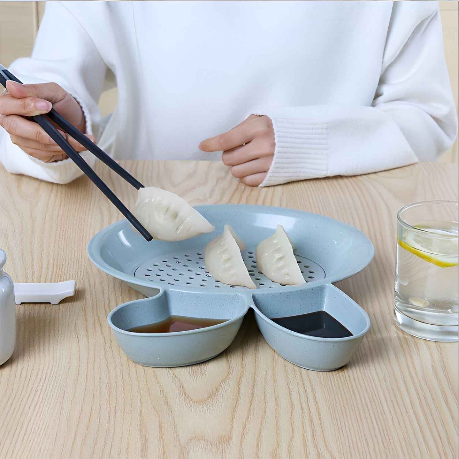 Dumpling Serving Plate – With Strainer & Dual Sauce Compartments