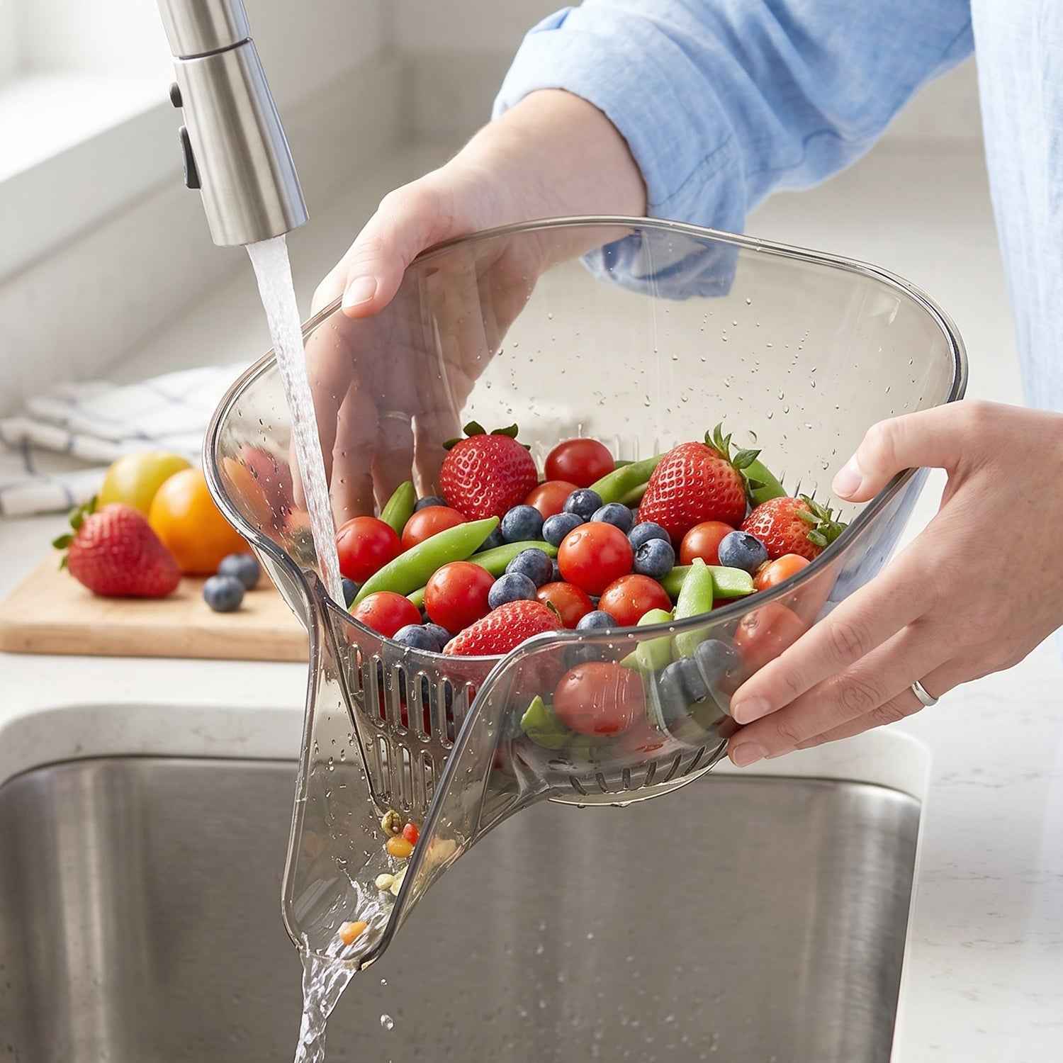 Multipurpose Fruit & Vegetable Strainer Basket Ð Built-in Drain for Easy Rinsing