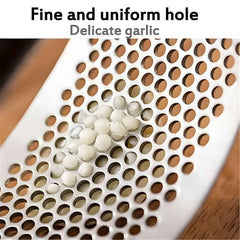 Garlic Press Crusher – Ergonomic Curved Design for Easy Mincing
