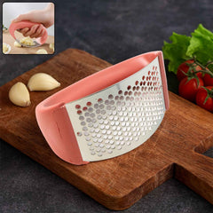 Garlic Press – Ergonomic Curve for Easy Crushing