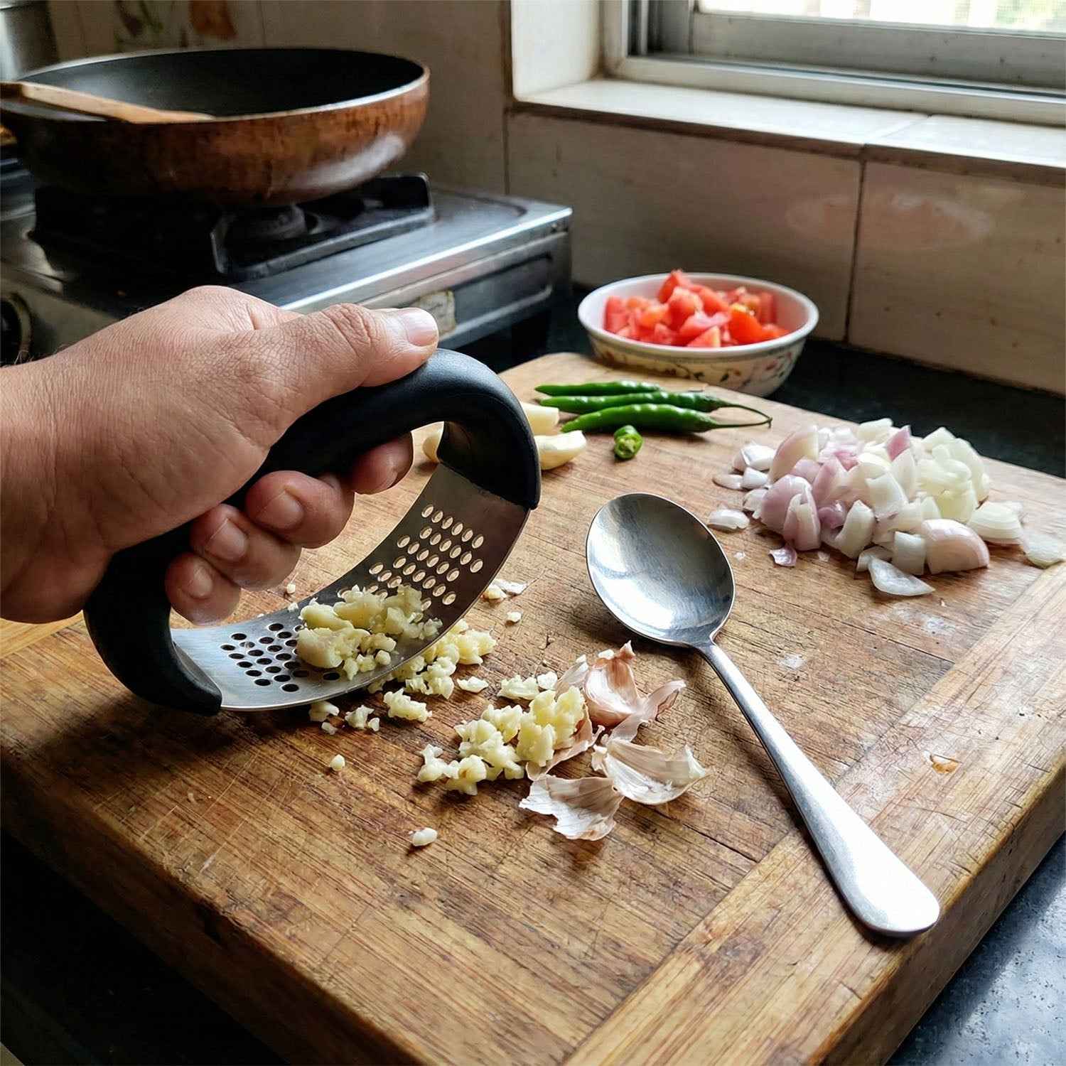 Garlic Press Tool – Heavy-Duty & Ergonomic Kitchen Set