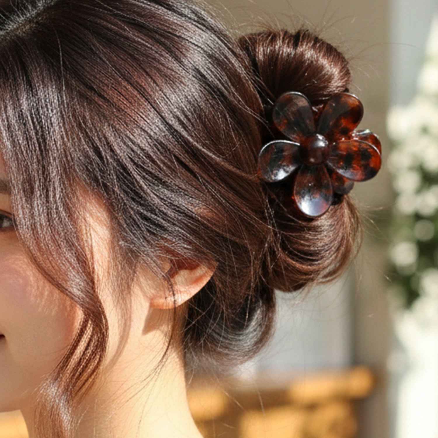 Flower Hair Clip – Elegant Plastic Claw for Secure Hold