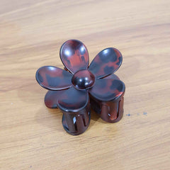 Flower Hair Clip – Elegant Plastic Claw for Secure Hold