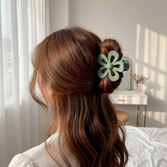Flower Shaped Hair Claw Clip – Stylish Secure Hold