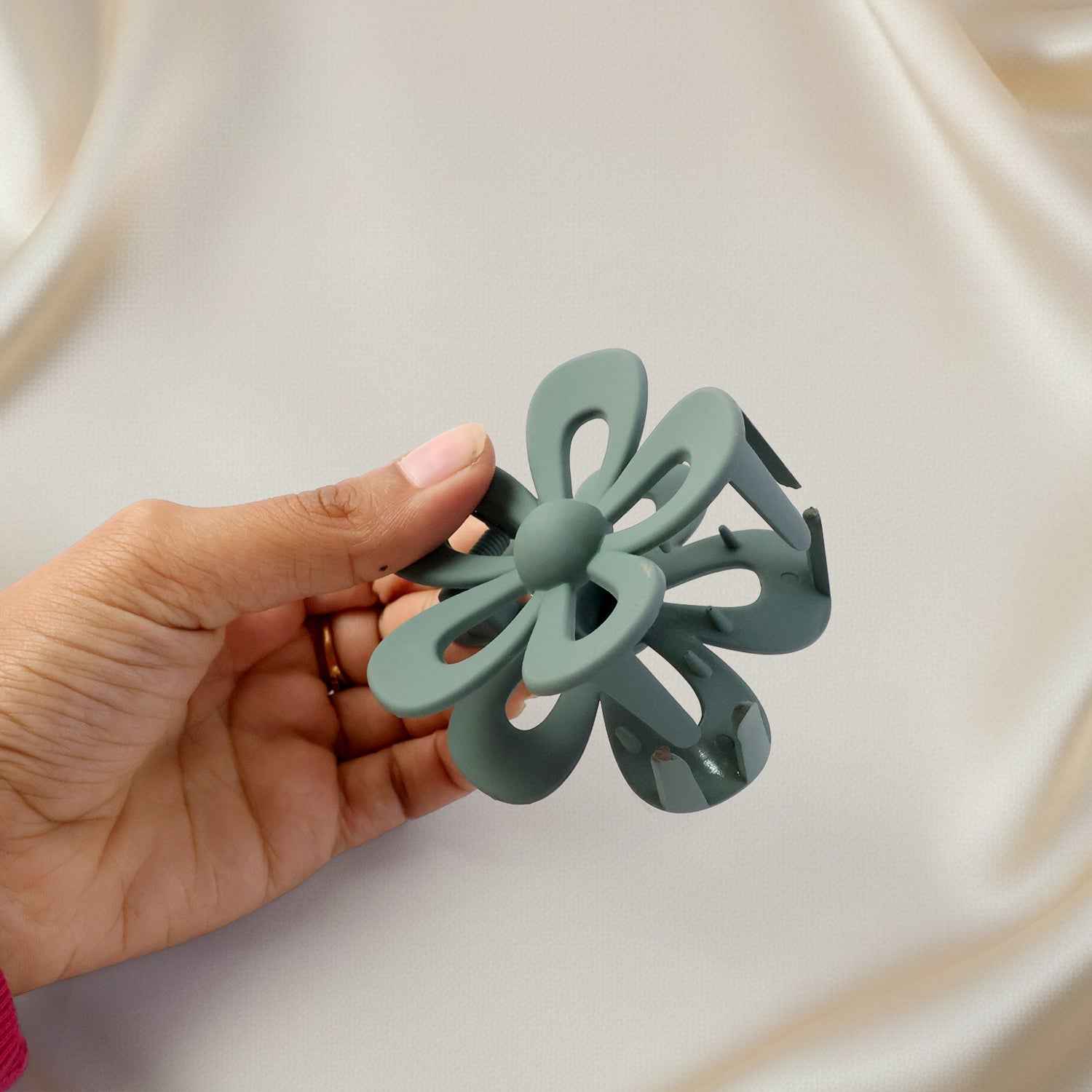 Flower Shaped Hair Claw Clip – Stylish Secure Hold