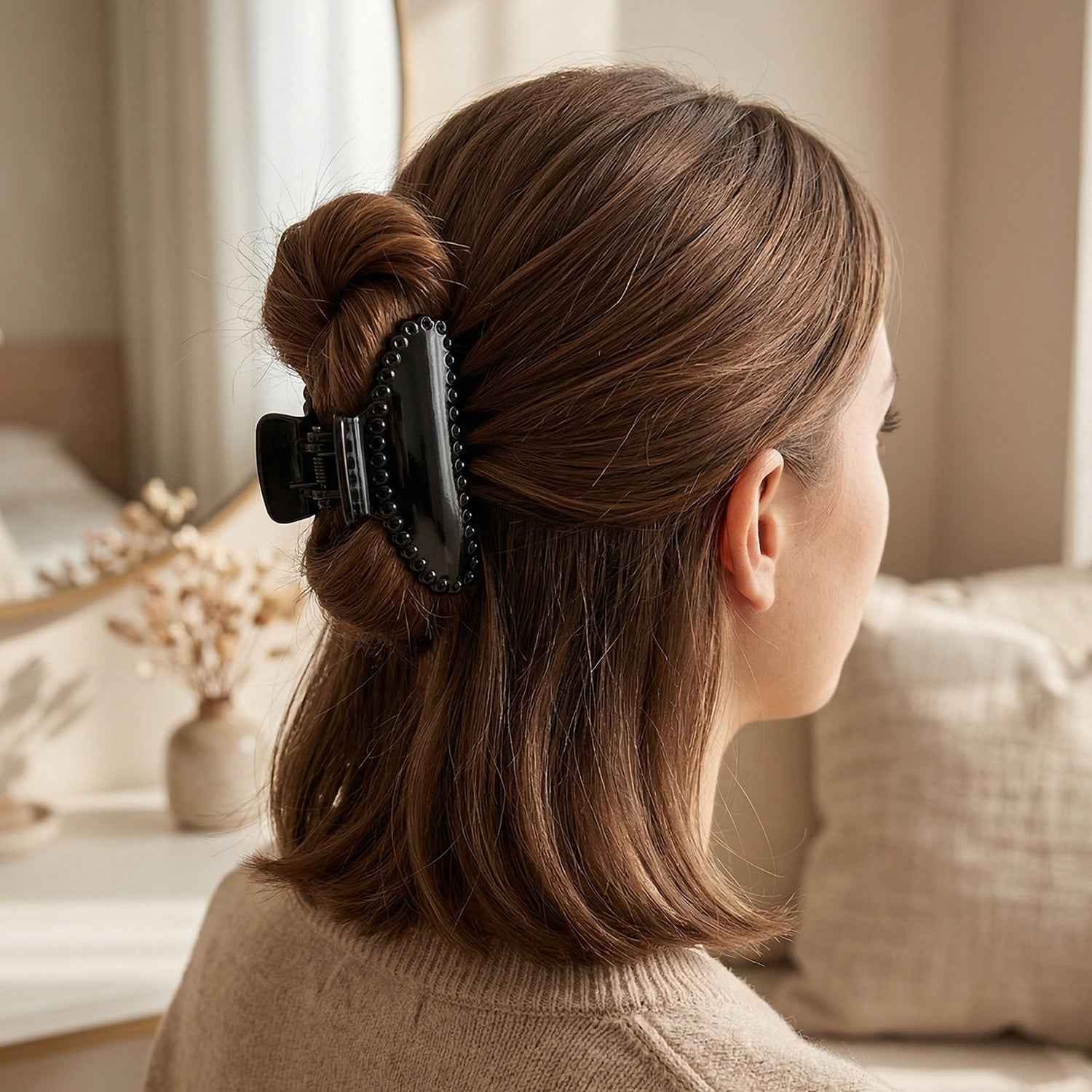 Black Hair Claw Clip – Strong Grip, Non-Slip & Stylish Design