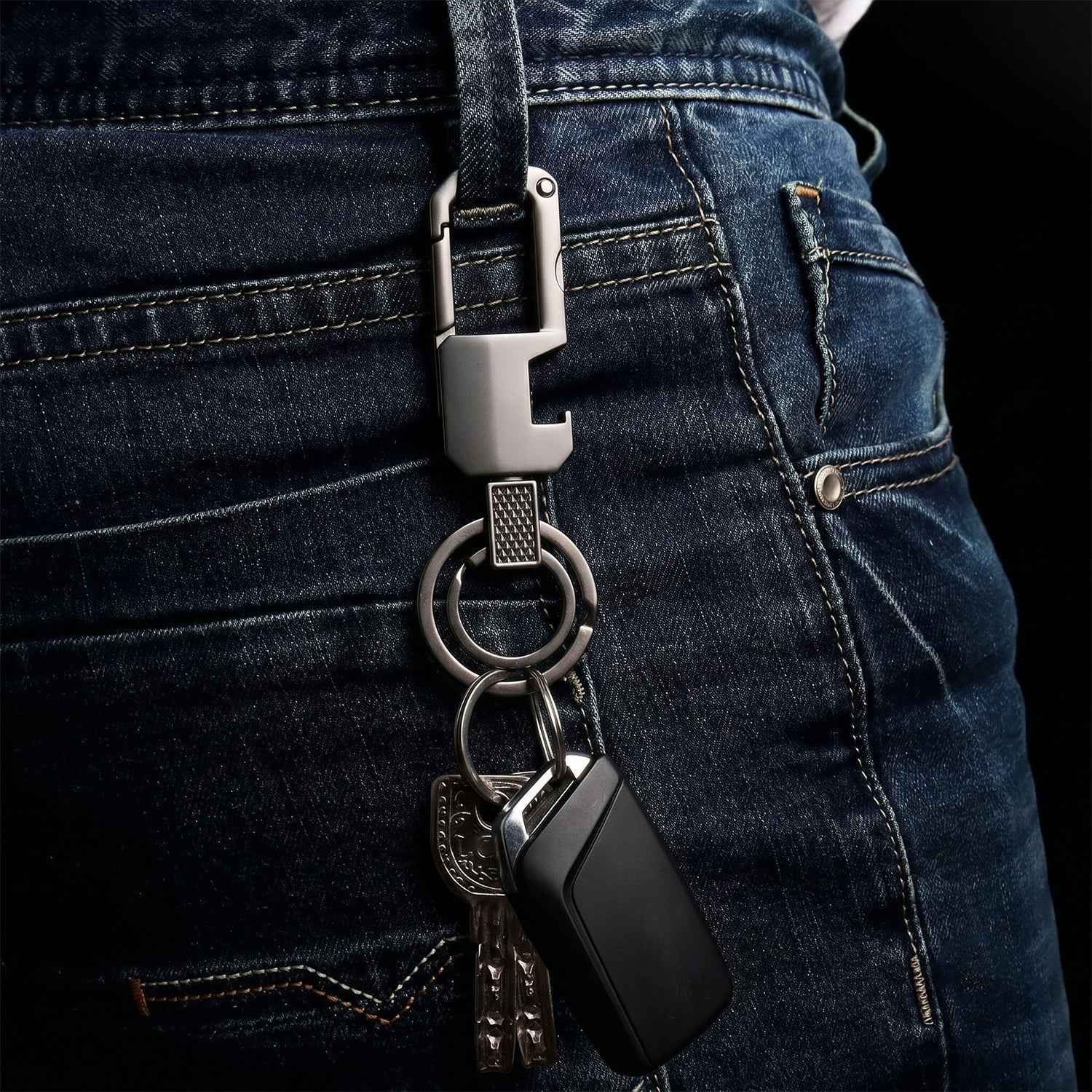 Heavy Duty Metal Key Holder – Secure & Durable Carabiner Clip