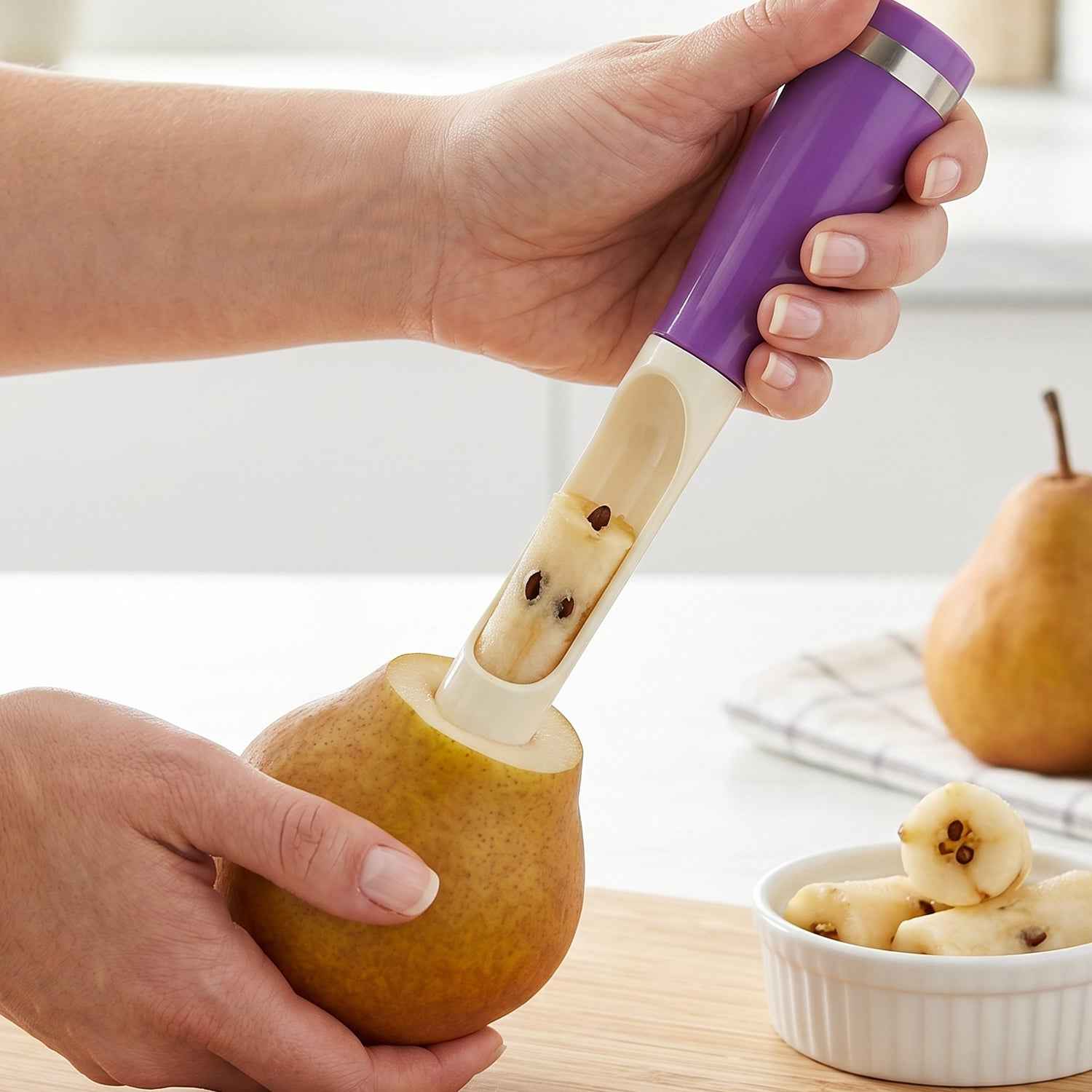 Multipurpose Apple Cutter Ð Effortless Fruit Slicing & Coring