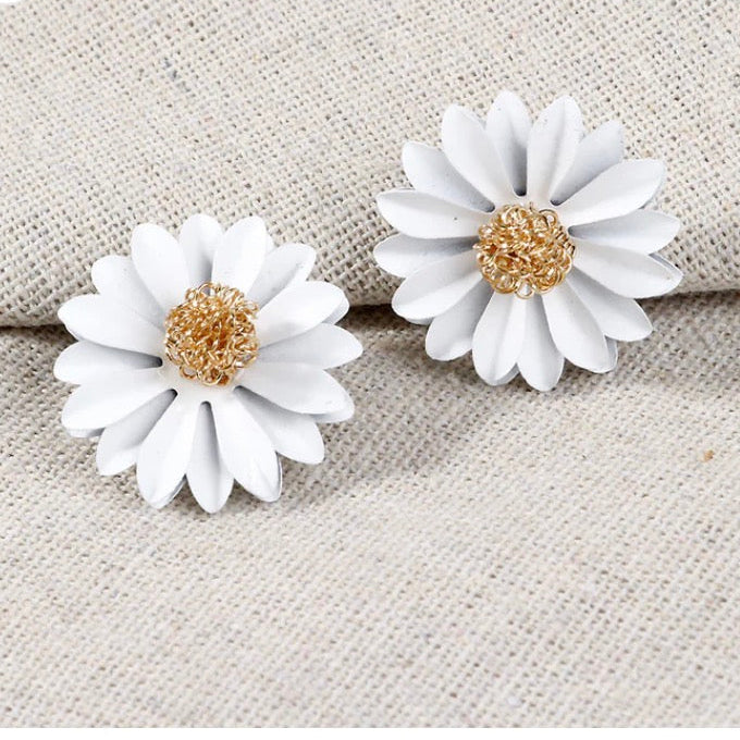 Crysanthemum Korean style earrings - White (2011)