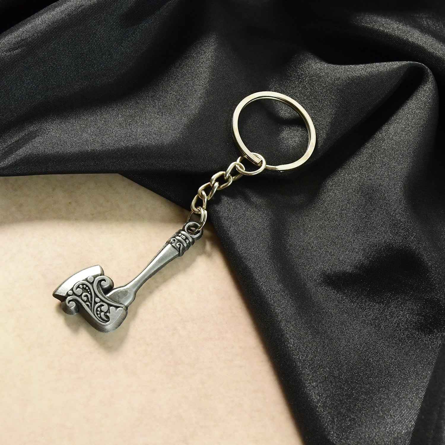 Axe Shape Metal Keychain – Durable Vintage Style Accessory