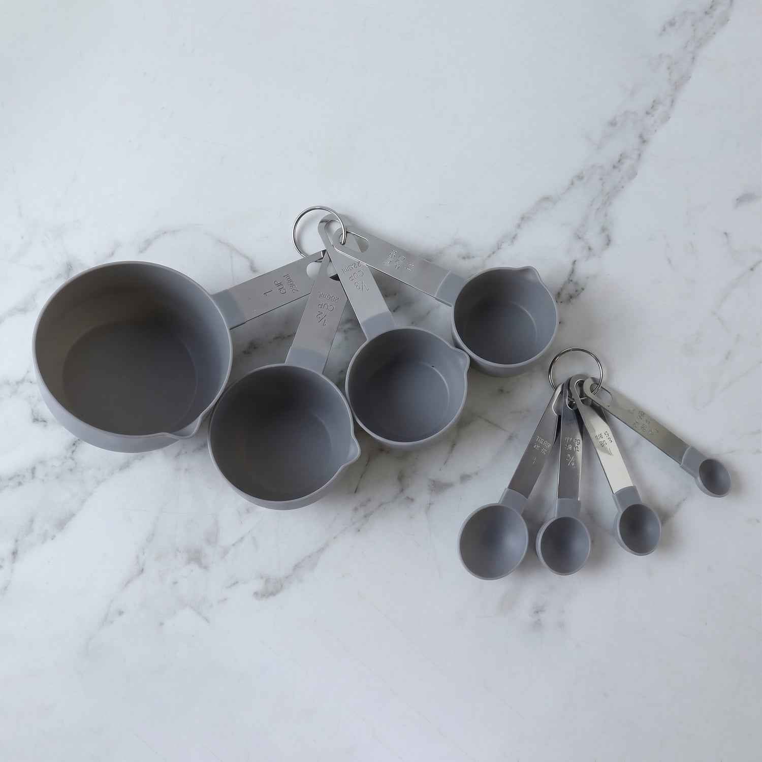 Plastic Measuring Cups and Spoons Set Ð Accurate Kitchen Tools