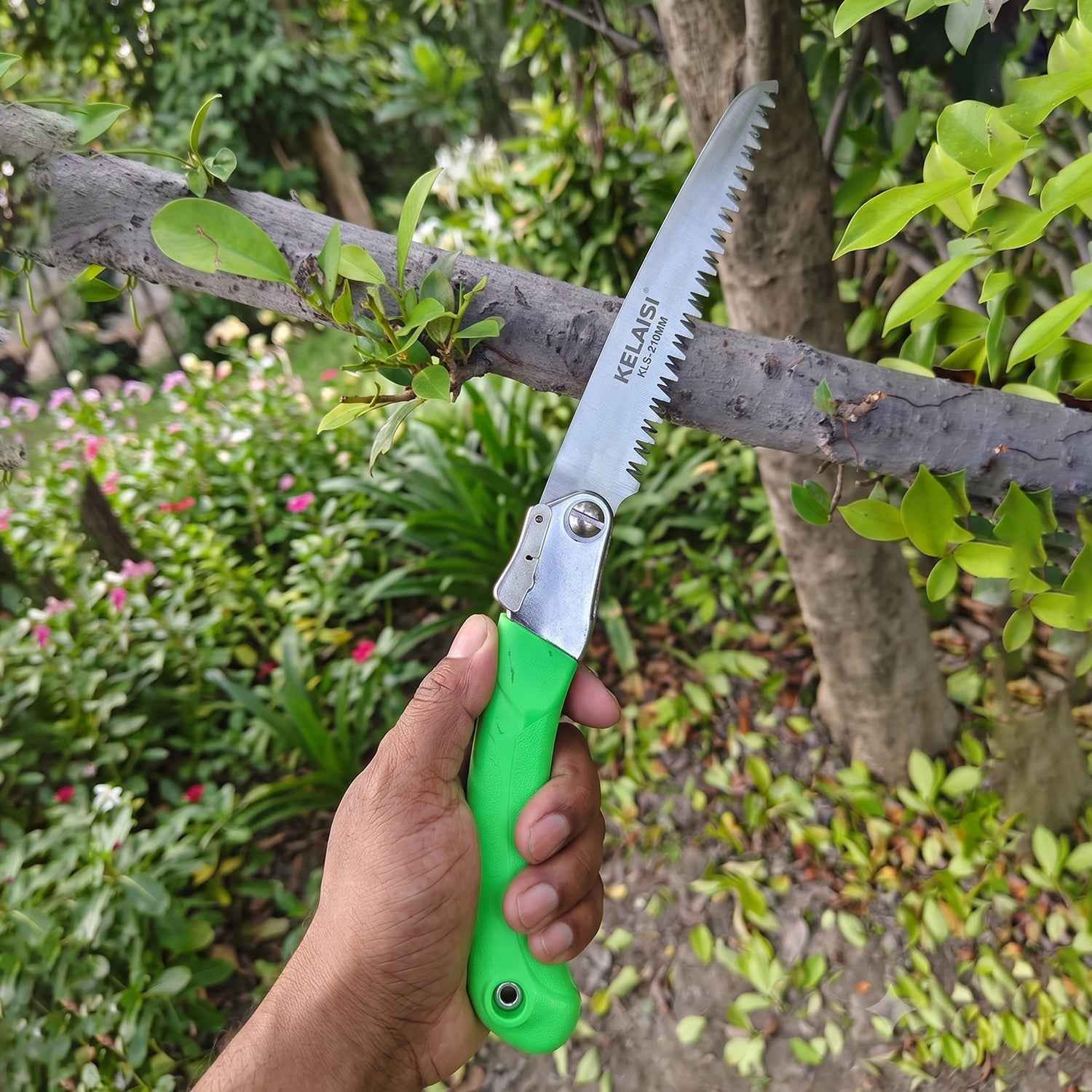 Folding Saw – Sharp 210mm Stainless Steel Blade for Pruning & Outdoor Use