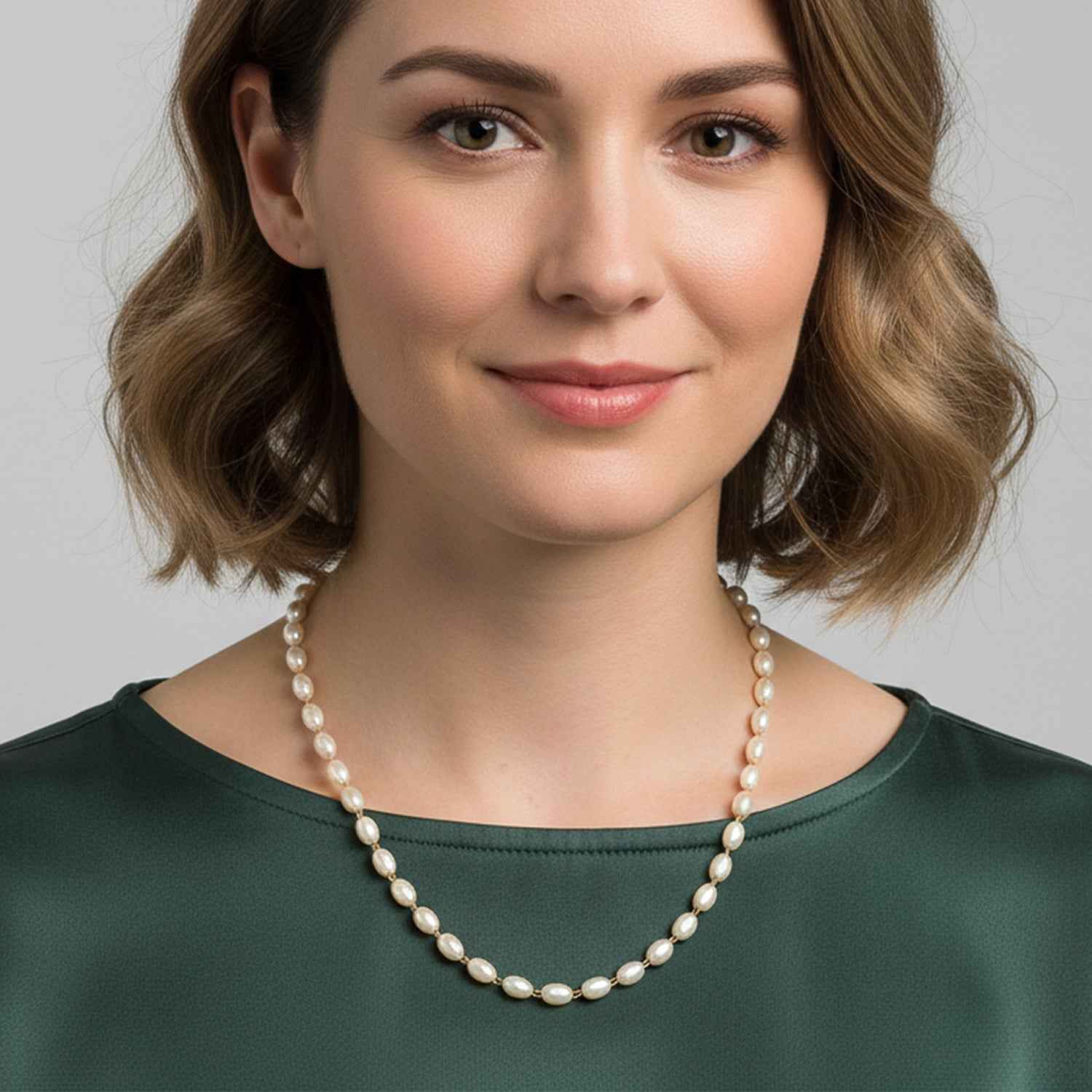 Elegant Pearl Necklace – Classic Single-Line Gold Chain Accent