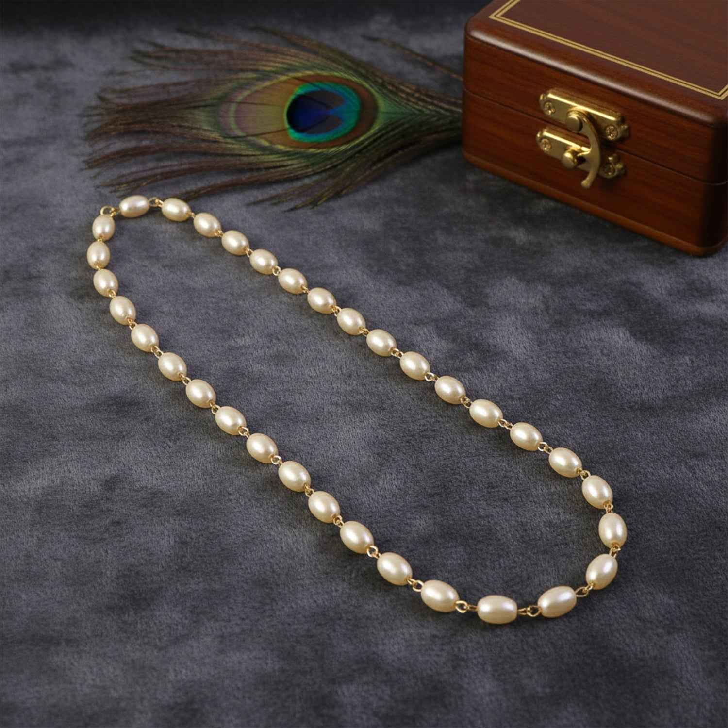 Elegant Pearl Necklace – Classic Single-Line Gold Chain Accent