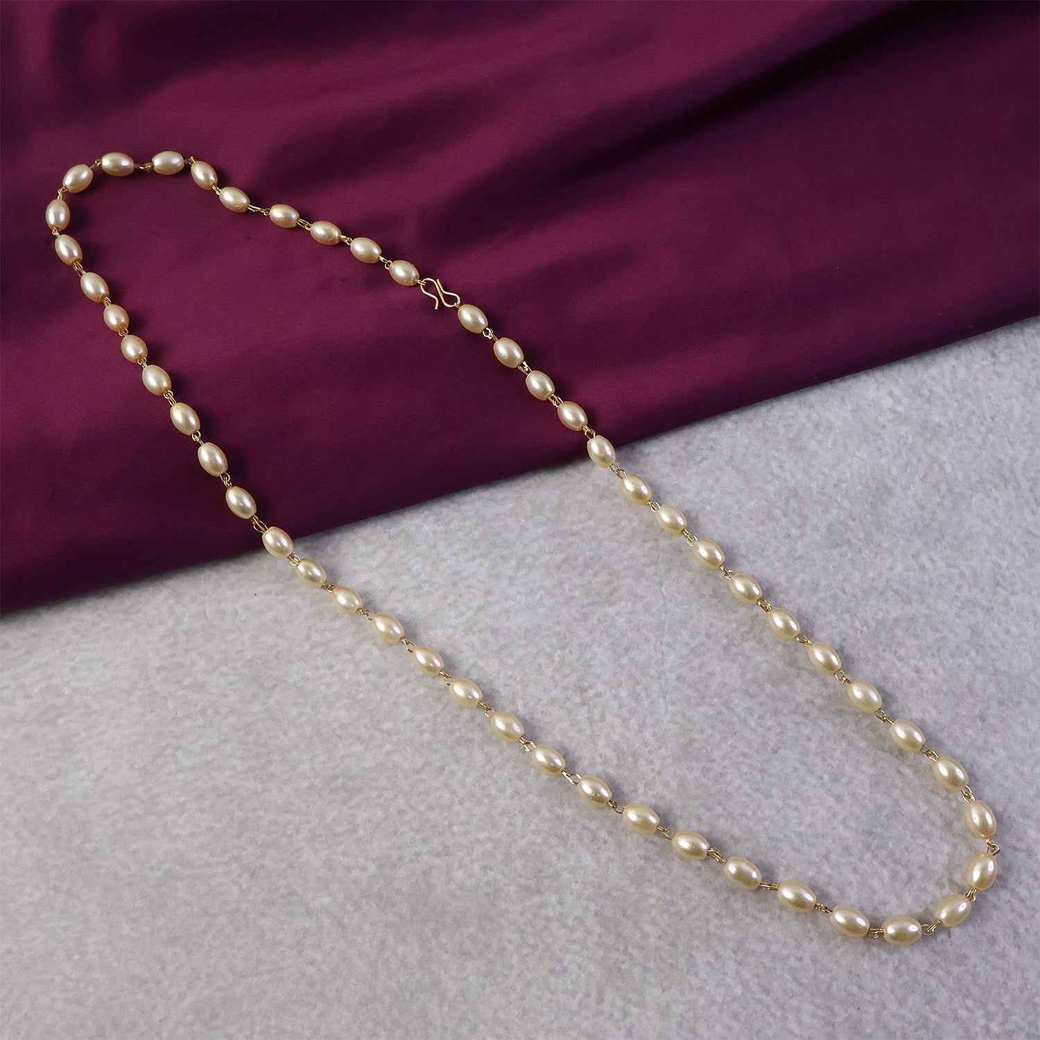 Elegant Pearl Necklace – Classic Single-Line Gold Chain Accent