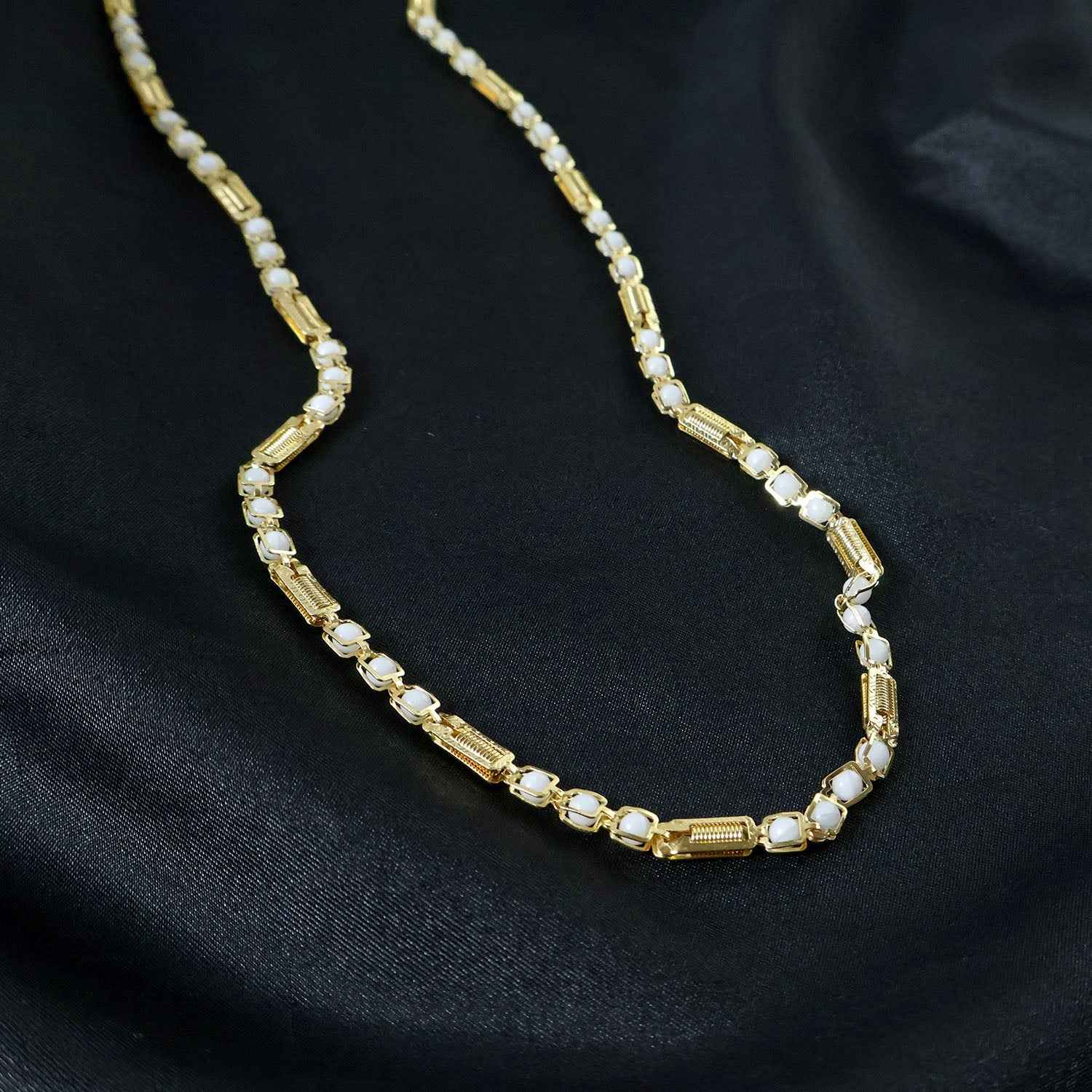 Gold Tone Designer Chain Necklace – Elegant Stone Detail
