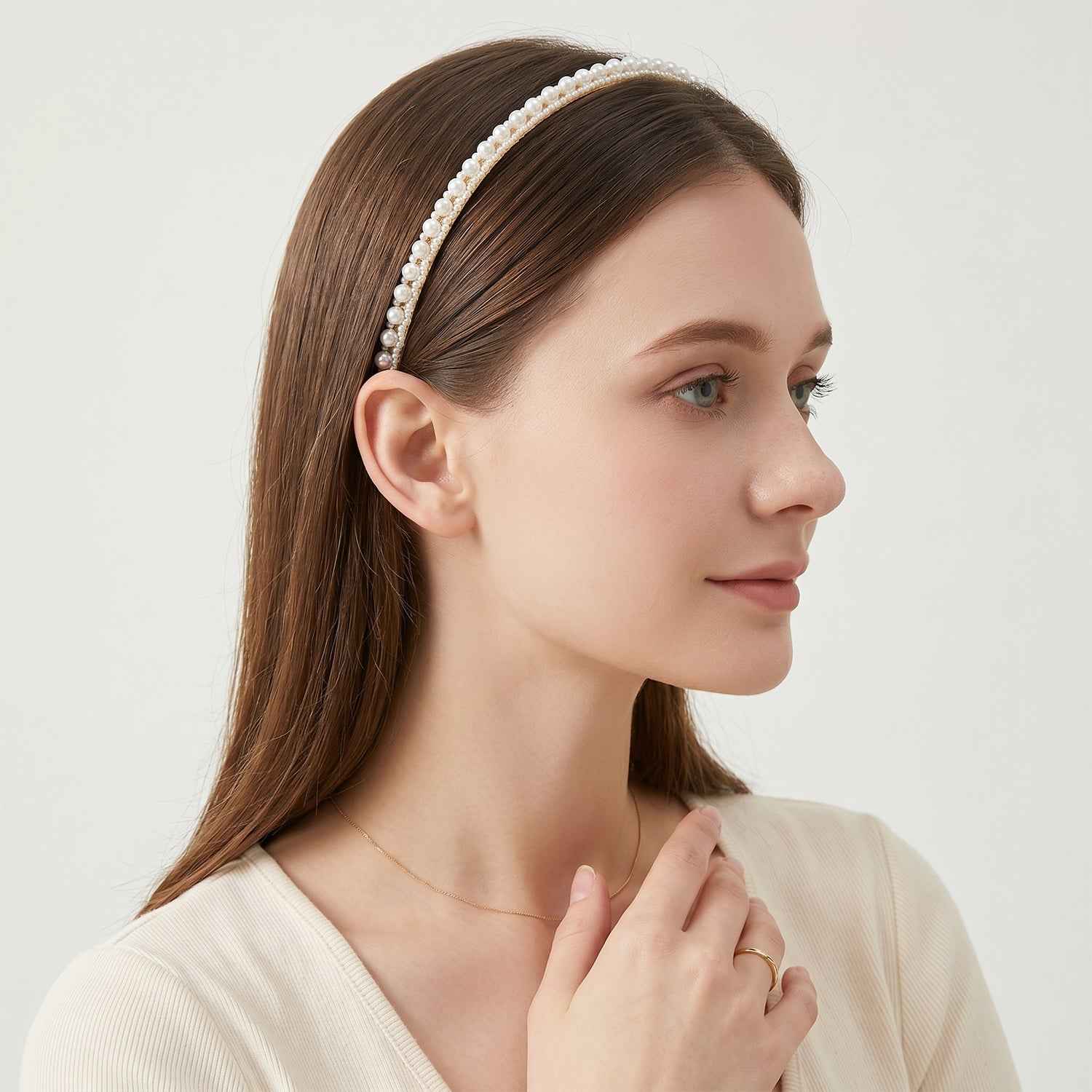 Premium Pearl Embellished Hairband Ð Elegant & Comfortable Fit