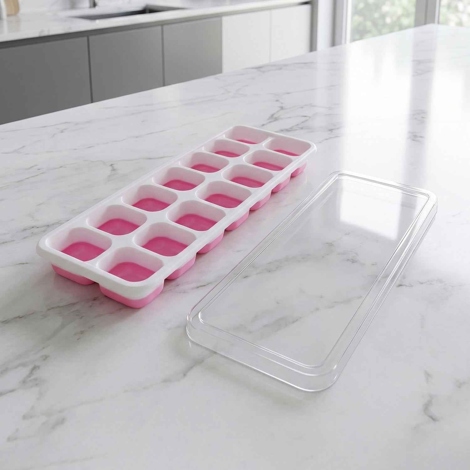 Plastic Ice Cube Tray Ð Durable with Lid for Easy Freezing