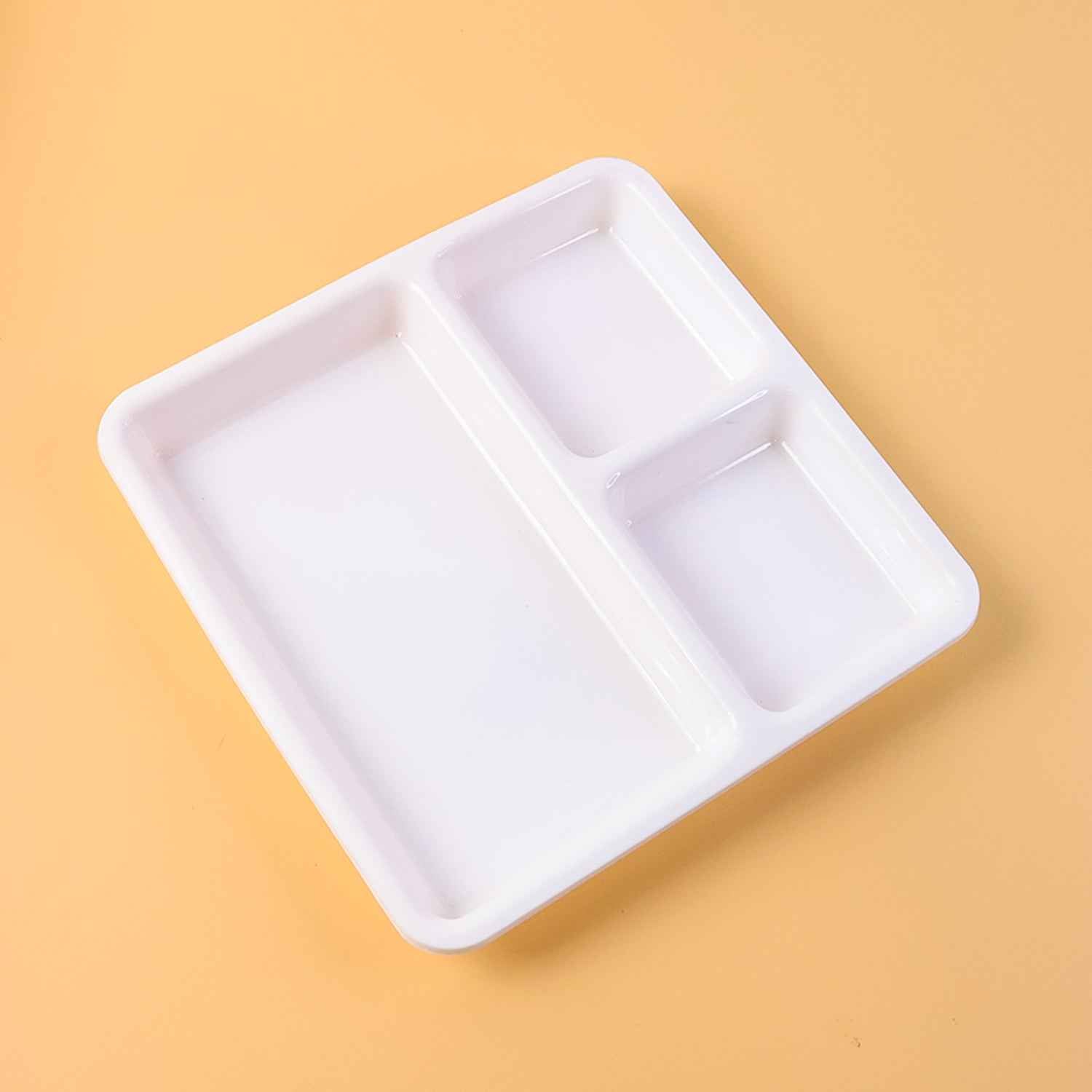 Plastic 3-Compartment Plate – Durable & Portion-Controlled Meal Serving